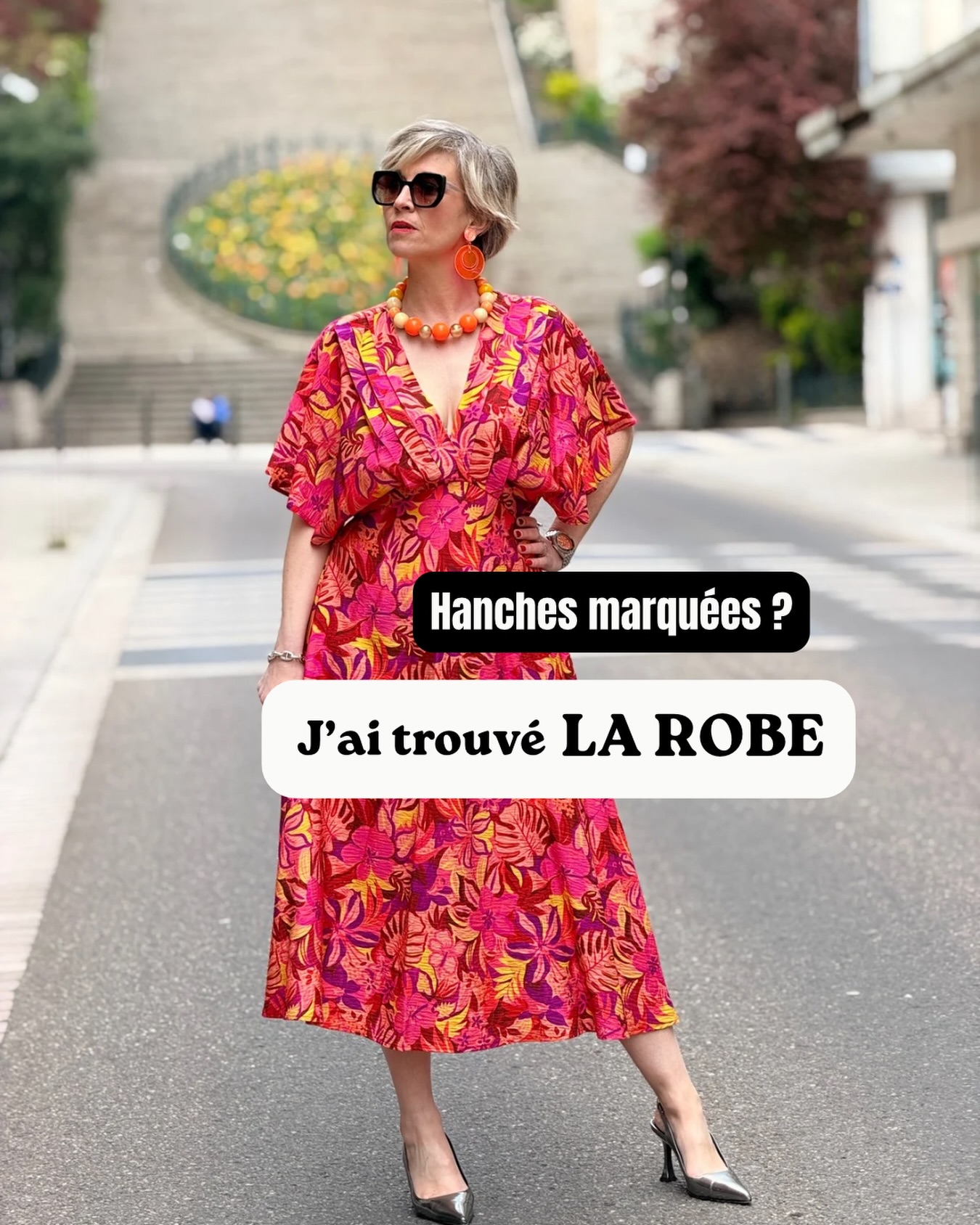 Une robe peut-elle vraiment rééquilibrer une silhouette ? 😏
Salutations du jour mes petites pépites ✨
Je vous présente Alabama…
👉 la Queen des morphologies en A 👑
Pourquoi ?
Parce qu’elle fait EXACTEMENT ce qu’il faut, là où il faut :
✨ Taille haute → elle remonte la silhouette
✨ Buste drapé façon kimono → sublime la poitrine sans la mouler
✨ Taille élastique au dos → confort + maintien (et non, on ne vous saucissonne pas ici 😅)
✨ Jupe trapèze → parfaite pour accueillir les hanches sans les enfermer
👉 Résultat ?
Une silhouette harmonisée… sans effort.
Et ça mes petites pépites… c’est tout sauf un hasard 💥
💛 Elle existe dans + de 10 coloris
💛 Et une trentaine d’imprimés de l’amour (oui oui… vous allez avoir un problème 😏)
⸻
👉 On se fait un live spécial Alabama ?
Dites-moi en commentaire :
👉 “ALABAMA” si vous voulez que je vous montre
• toutes les versions
• les différentes morphos
• et comment la porter selon VOTRE silhouette
👀 Si je vois que ça réagit… je vous prépare ça très vite
#morphologiea
#conseilsmodefemme
#silhouettefemme
#lookfemme40plus
#imprimedelamour