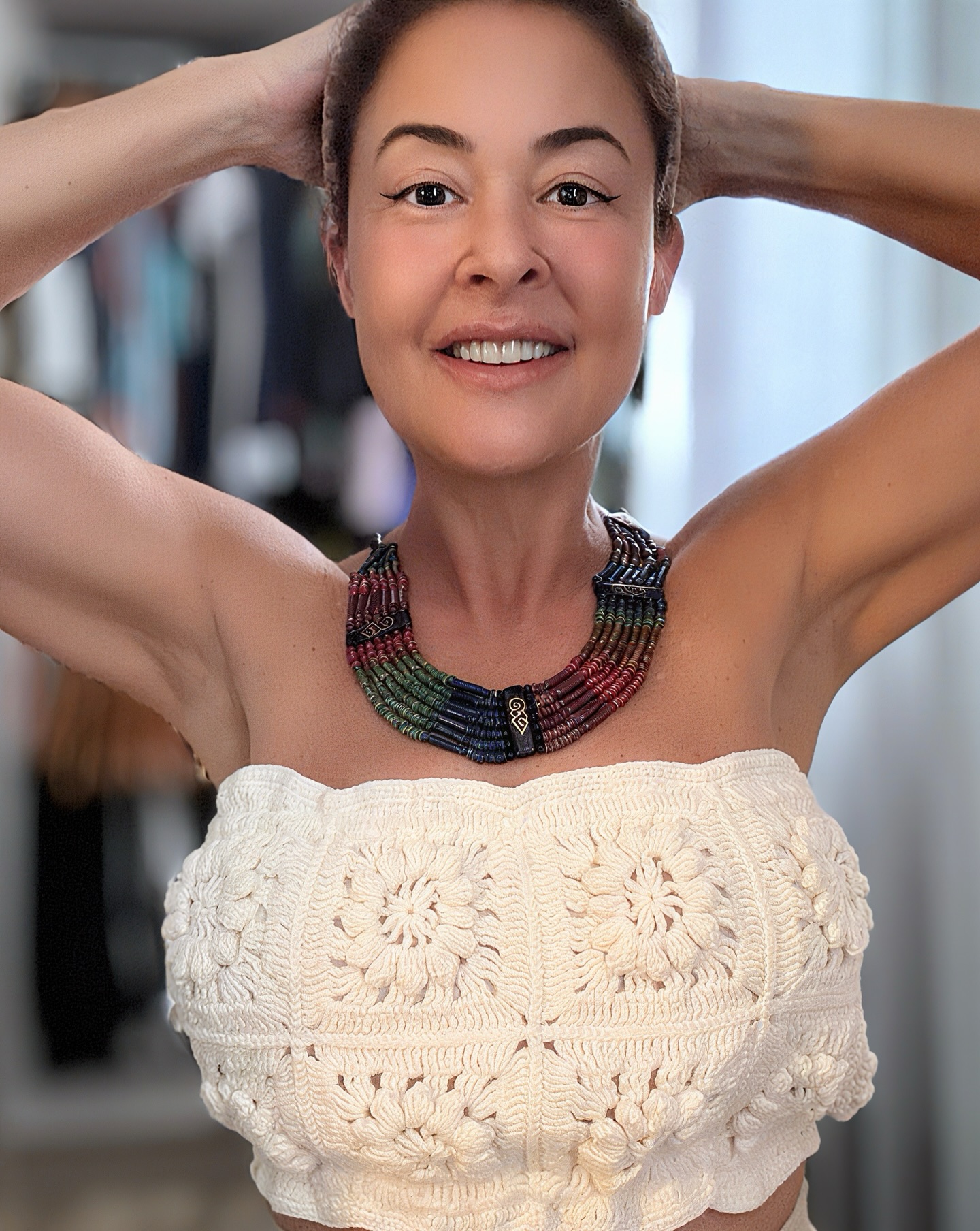 Nosso novo colar 7 voltas em cerâmica vitrificada e desenho em ouro é a escolha perfeita para que adora um belo trabalho feito à mão de impecável acabamento.
Luxo, delicadeza e arte numa única peça.
Para garantir a sua, acesse o nosso site e aproveite o FRETE GRÁTIS para compra de quaisquer produtos pronta entrega.
Não esqueça de usar o cupom BEMVINDA10 para desfrutar de desconto na sua primeira compra.
#luxosustentavel
#elegancianatural
#biojoiasexclusivas