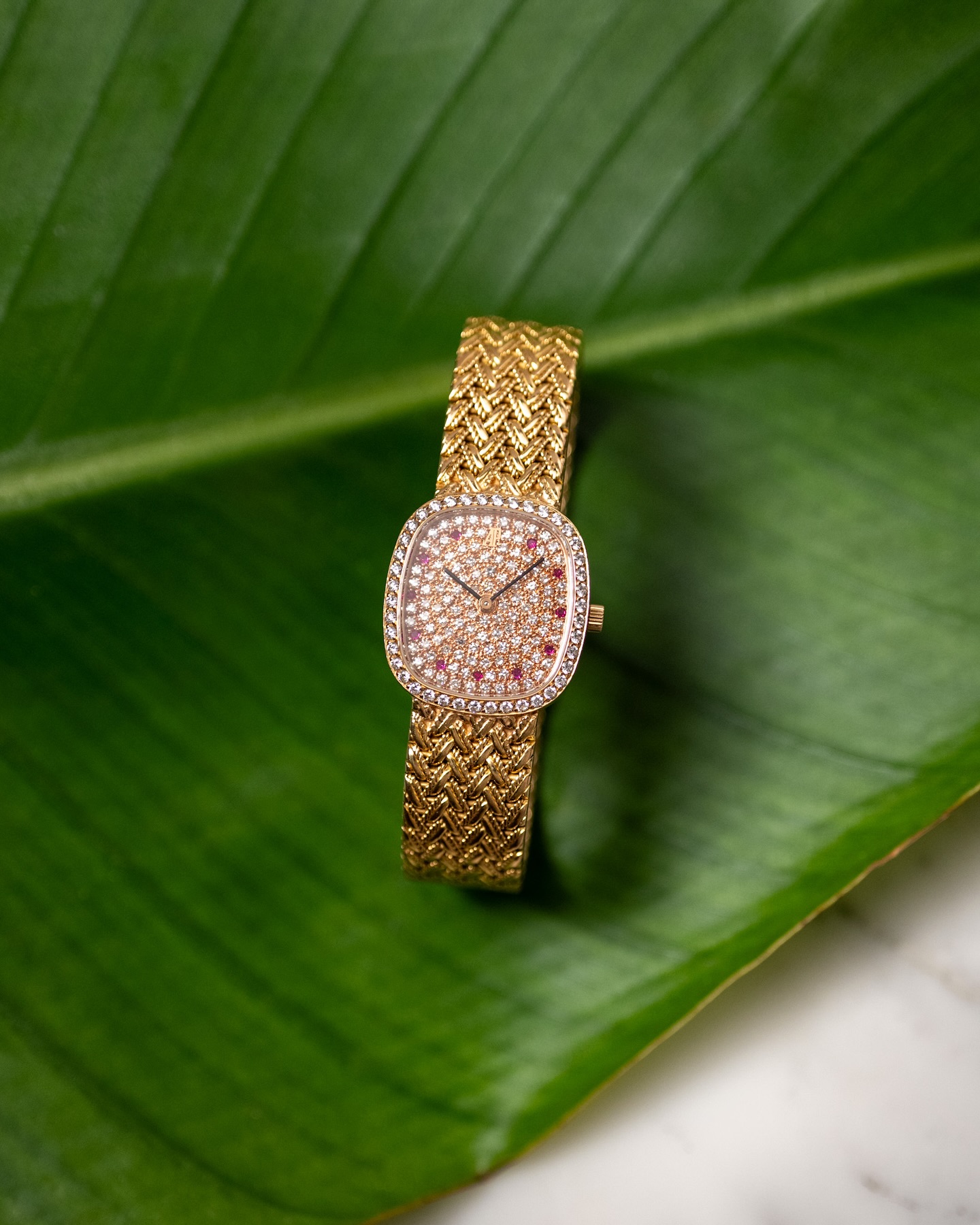 Live. A very fine and rare pink gold wristwatch, Audemars Piguet Mini Ellipse, the bezel factory-set with 42 diamonds, with pavé-set dial adorned with 11 ruby hour markers. Accompanied by its Extract from the Archives confirming the date of sale in 2002.
.
.
#audemarspiguet #ellipse #bamboo