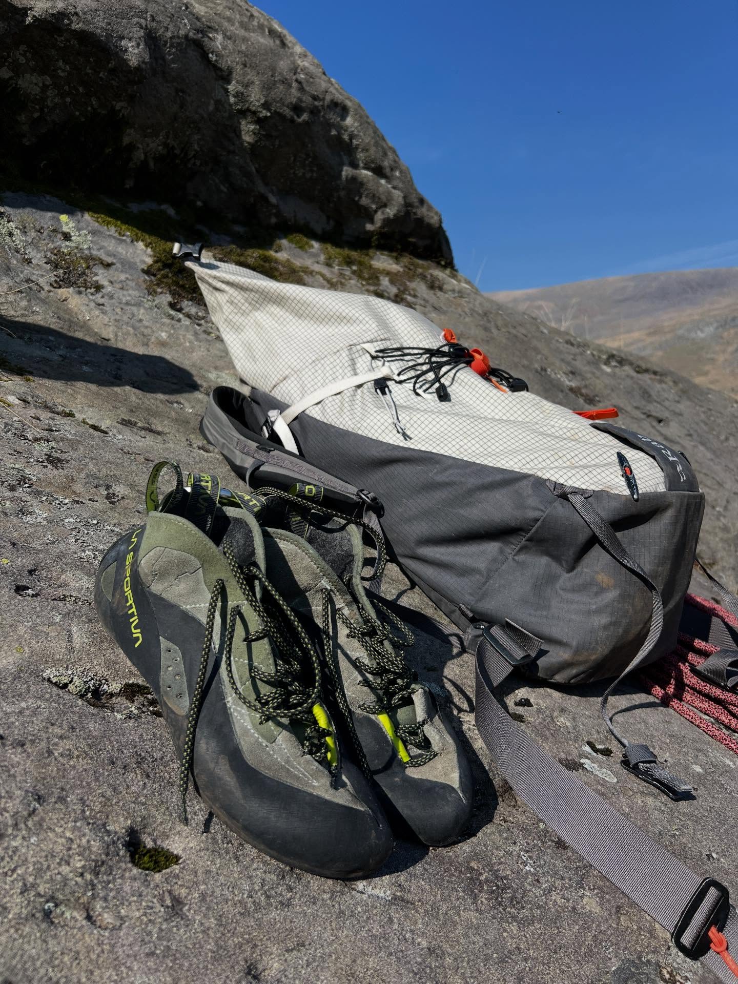 Are these the most overrated rock shoes of all time..?
They’ve proved massively popular in massive part to a certain route and I’m sure people find them comfy… but they’re so flippin’ stiff I personally think they are a pretty niche thing.
What’s your experiences of them?
#climbing #dawnwall #stiff #shoes