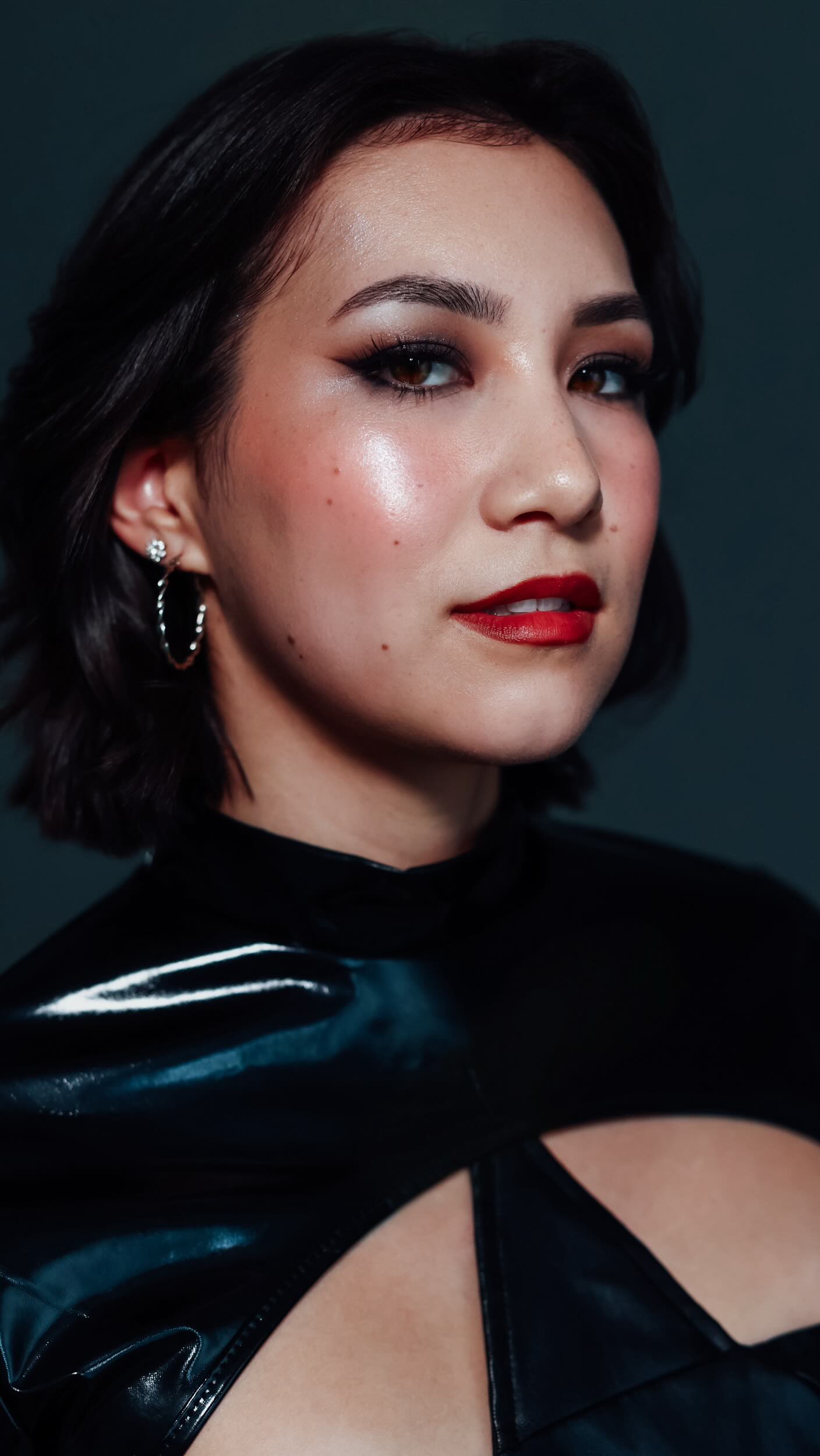 One of my favorite parts of a makeup bump is translating a clientโs goals into something visual.
@kileyp_ wants to dance with artists like @tatemcrae and @blackpinkofficial, so we built a look that lives in that world. We opted for dewy, freckled skin + a grungy, structured cat eye. โจ๐ซ
My goal when you sit in my chair is not only that you will feel gorgeous and fierce - but that your photos help land you the jobs you want to be booking!
๐ธ by the INCOMPARABLE @jontaylorphoto, because no one is doing it like him!
PRODUCTS USED:
- @natashadenonabeauty Eye Sculpt Palette in Soft
- @natashadenonabeauty Xenon Palette
- @viseart Neutral Mattes Palette
- @hauslabs Triclone Skin Tech Concaler
- @hudabeauty Easy Bake Powder in Sugar Cookie
- @danessamyricksbeauty ColorFix in Blackout
- @ardellbeauty Faux Mink Individual Lashes
- @lancomeofficial Lash Idole Flutter Mascara
- @chanel.beauty Lip and Cheek Balm in Healthy Pink
- @armanibeauty Luminous Silk Aqua Highlighter in Halo
- @makeupforever Artist Pencil in Endless Cacao
- @nyxcosmetics Butter Gloss in Butterscotch
- @lorealparis Infallible Setting Mist
- Brushes from my faves: @anisabeauty, @makeupforever, and @omniabrush
#dancephotography #commercialdance #dancerlife #dancersofnyc #kpop