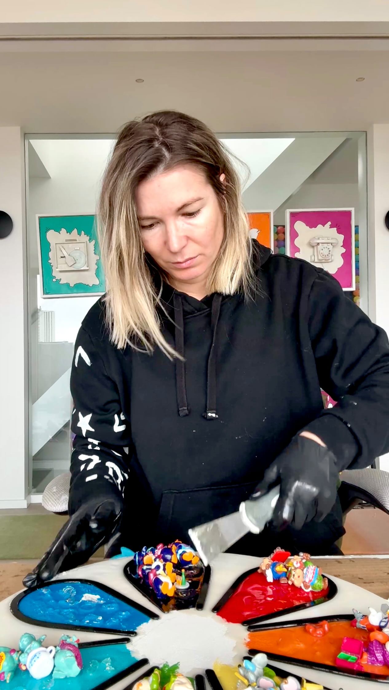 Because itās not always childās play š
You asked for it in stories, so here is what went wrong this week with my latest piece.
Itās rare that I speak on camera here š, I usually leave this for stories but hey, letās try and show up more.
Iāve restarted this piece and it will be available end of the week.
āKindāer flowerā 45cm diameter
with vintage Kinder surprise toys from the 90ās
#katvandal #kindersurprise #toyart #happyart #popart