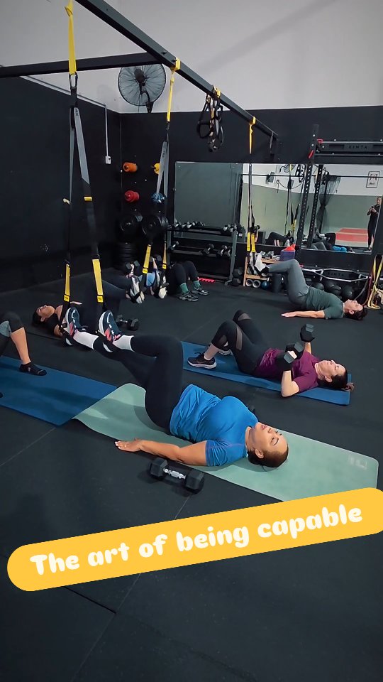 🚫Here’s the thing most people over 40 get wrong:
they slow everything down… and stop training power.
That’s a mistake.
After 40, your body doesn’t just lose strength,
it loses the ability to produce force quickly.
And that’s exactly what keeps you safe, independent, and capable.
Power-based movements like walking lunges, kettlebell swings, and resisted running teach you to:
💪react faster
💪absorb impact
💪move with control under real-life demands
At the same time, resistance training isn’t optional.
Stronger legs aren’t just about aesthetics, they are directly linked to:
💯lower risk of falls
💯better mobility and joint health
💥💥and even reduced risk of cognitive decline, including conditions like Alzheimer’s disease.
This isn’t about training like an athlete.
It’s about not moving like someone who gave up.
Because after 40, the goal isn’t just to stay active,
it’s to stay capable.
That's it!