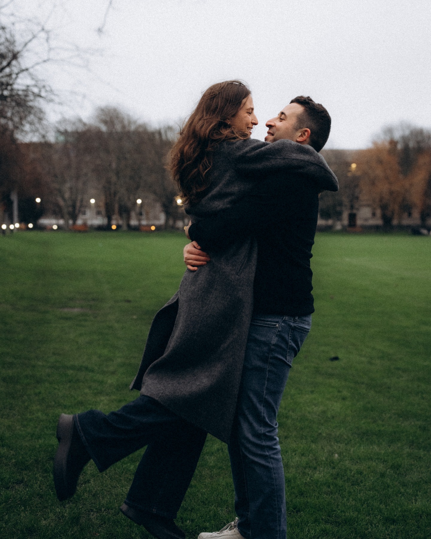 She said yes!
Drew wanted to propose to Emily on their trip to Dublin. When he reached out to book me he already knew where and when to do it.
This is how everything unfolded.
So happy to be be part of their story.
Emily + Drew
#dublinphotographer #ireland #dublin #ireland
#irelandphotographer #dublinlifestylephotos #nikoneurope #Howthphotographer
2d