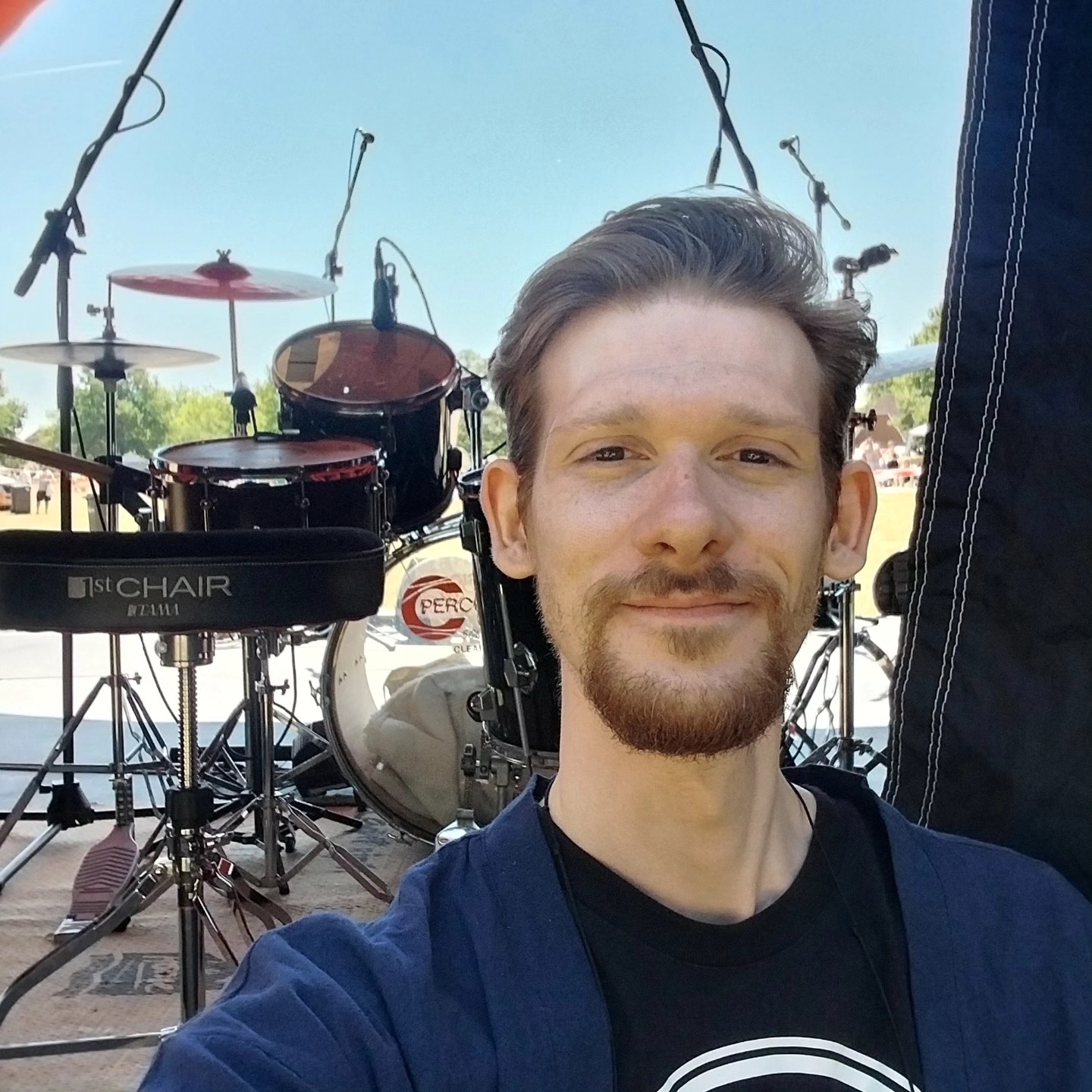 Fantastic double @razbanduk gig day yesterday: Notley green festival in the day, and @qsbhcol !
#giggingmusician #gigday #performance #giggingdrummer #gig #music #musician #instrumentaltrio #jazz #rock #funk #ukmusician #ukmusic #keepingmusiclive #livemusic #drummer #ukdrummer
@frompera
@dangoldstoneguitar