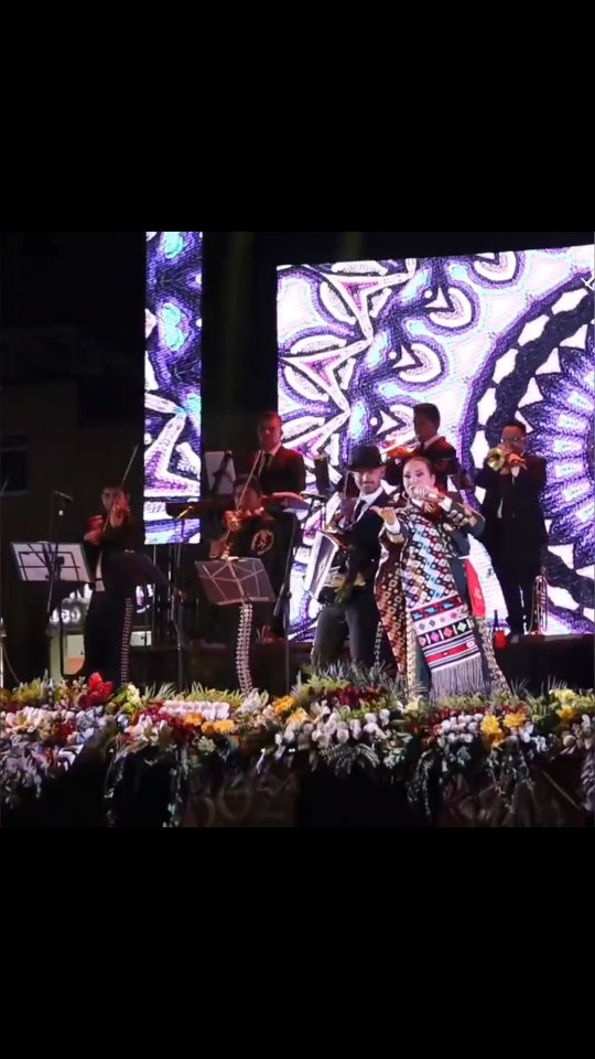 Feliz fin de semana, queridos 🌟
Les dejo un pedacito de lo que más amo hacer: cantarles con todo el corazón.
Ya falta muy poco para que volvamos a encontrarnos en el escenario con este show que celebra nuestra historia: #50AñosCantandoAMexico. La emoción es enorme y ya quiero escucharlos cantar conmigo. 🇲🇽🎶
Boletos disponibles en AidaCuevas.com
Cuéntenme, ¿en qué ciudad nos vemos próximamente? 👇🏼