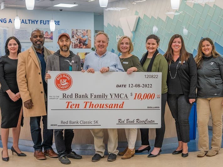 Proud to have the Red Bank Family YMCA as one of the beneficiaries of the Red Bank Classic 5K 🤍
Their impact goes far beyond race day, supporting local families and helping kids build confidence, including their incredible Third Grade Swim Program that teaches life-saving water skills to Red Bank students.
Ready to run with us? Their Couch to 5K program kicks off April 22 and is designed to take you from zero to 3 miles in just 8 weeks. Whether you’re brand new or getting back into it, this is your sign.
📍 Wednesdays 7–8 AM at the Red Bank Y
📅 April 22 – June 10
💪 Open to all levels, ages 18+
💸 Free for members
Train for race day on June 20 and be part of something bigger. Register for both the race and training program through the link in our bio.
#runredbank
#redbankclassic