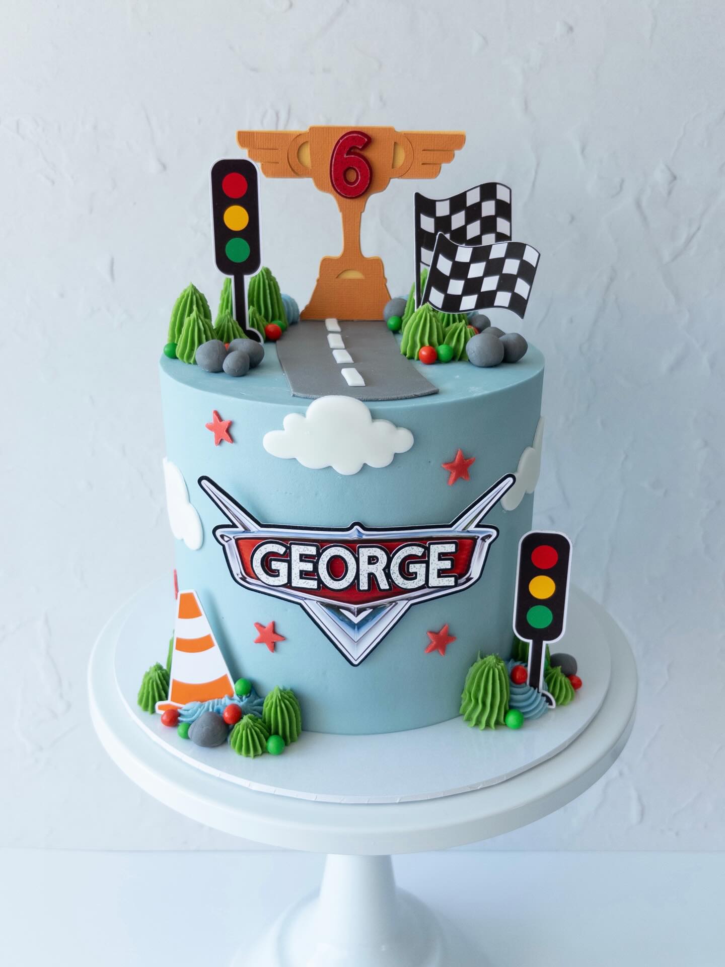 If only the roads in Harrogate were as quiet as this! George’s parents added the cars onto his cake though ☺️🏎️🌵🏁
#childrenscakes #kidscakes #cakesharrogate #harrogatecakemaker #carscake