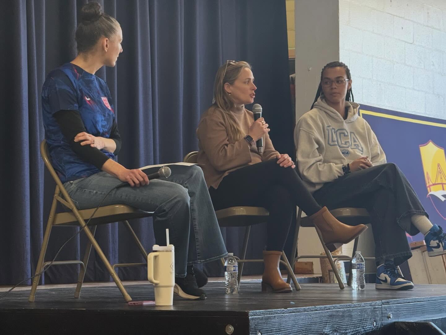 We celebrated Women’s History Month with a discussion about women in sports with Dani Rylan, NHL pro scout for the Edmonton Oilers and founder and former commissioner of the National Women’s Hockey League; and Tatiana Temple, UCA (Universal Cheerleaders Association) cheerleading coach. Thank you to our Parents’ Association, particularly Melissa Swindel-Deerr and Kristine Temple, for putting this informative assembly together for our students!
#thebridgesacademy