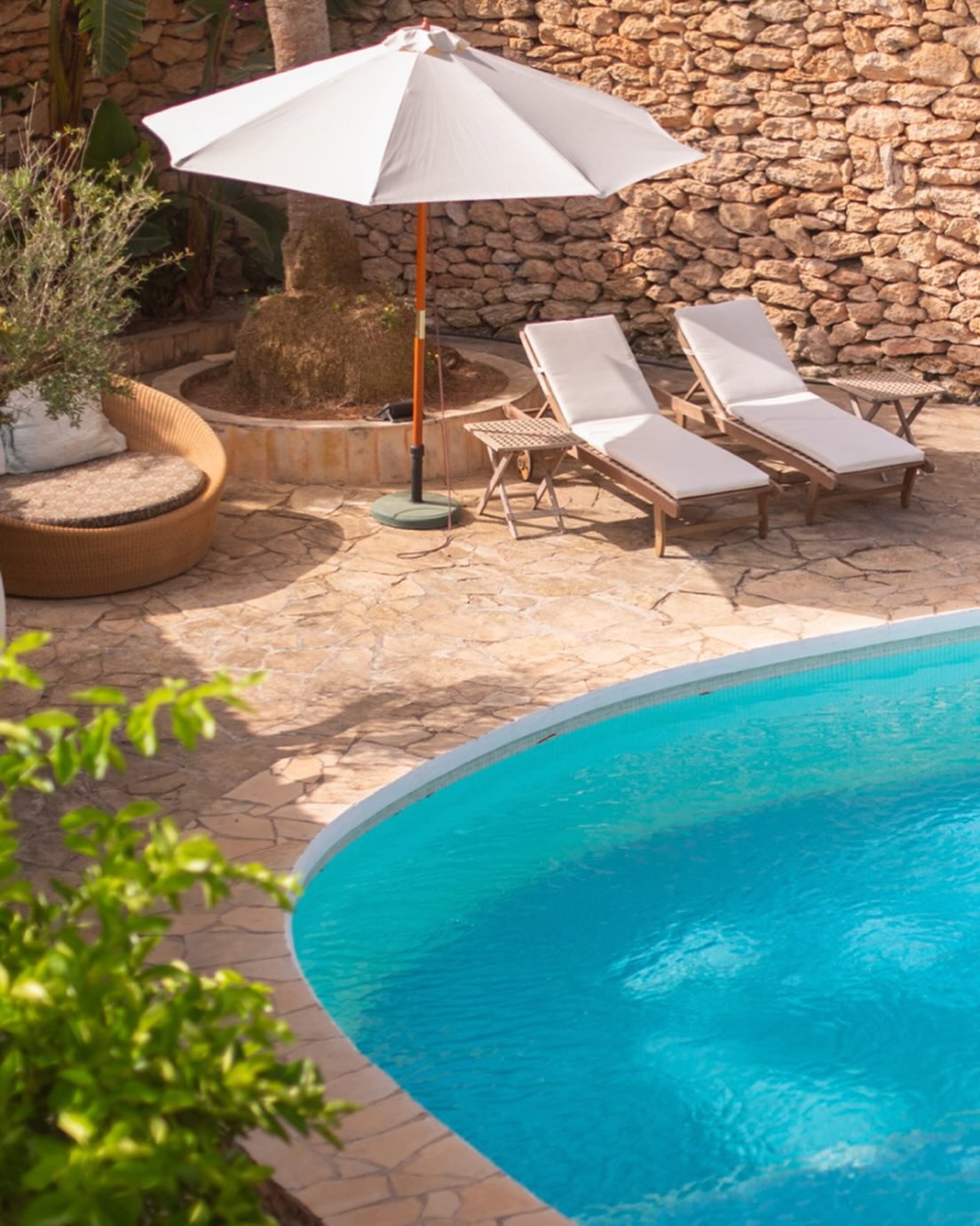 ~ New month, new home, new summer dreams…💜
Welcome to Casa Luma, a luxury Mediterranean villa in Roca Llisa where privacy, elegance and effortless island living come together.
Surrounded by tropical gardens and sun drenched terraces, this villa invites you to slow down. Long pool days, warm evenings in the jacuzzi and sunsets from your private rooftop overlooking the hills and the Mediterranean.
~ 3 bedrooms
~ 3 bathrooms
Private pool & outdoor jacuzzi
Rooftop lounge with panoramic views
Perfectly located just minutes from Ibiza Town, Santa Eulalia, offering the best of both worlds: total serenity with everything close by.
This is where your Ibiza story begins.
Send us a message with “CASA LUMA” for availability & rates.
.
.
.
#ibiza2026 #ibizasummer #summer2026 #ibizaholiday