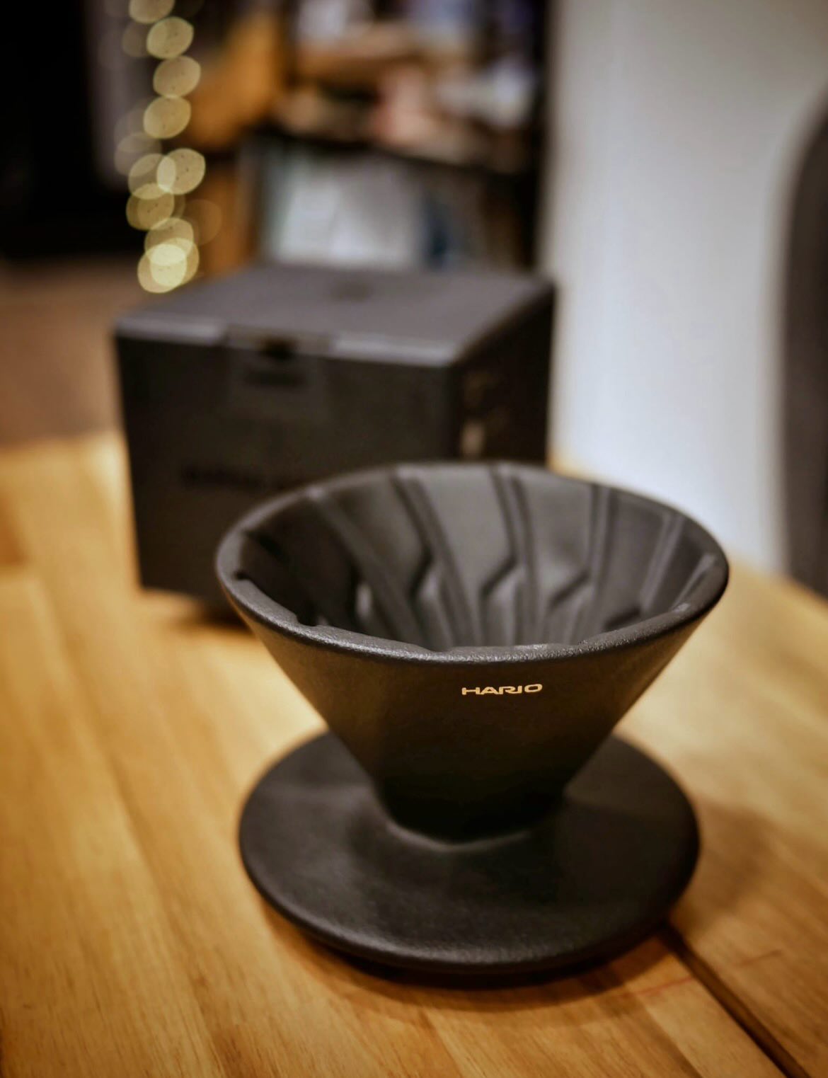 ☕️Meet the evolution of pour-over.
🌟HARIO Alpha Dripper 🌟
Where iconic design meets refined control.
With its 60° cone, wide central opening, and newly engineered ribs, every brew flows with intention—bringing out clarity, balance, and depth in every cup.
Finished in a matte obsidian glaze, it’s not just a dripper—it’s a statement piece for your daily ritual.
For those who believe coffee is more than a drink—it’s a craft.
Available now at SHEEP MAI MAI
www.sheepmaimai.co.uk
#SheepMaiMai #PourOverCoffee #HARIO #CoffeeGear #SpecialtyCoffee