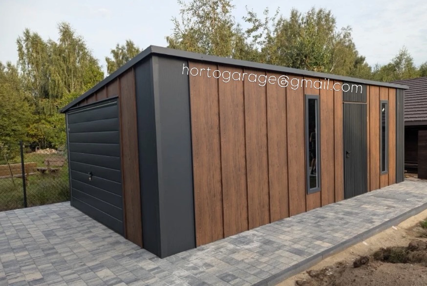 Wir präsentieren unsere Garage – eine moderne Konstruktion, die Funktionalität mit elegantem Design verbindet.
📏• Abmessungen:
📐6 m Länge
📐3 m Breite
📐2,5 m Höhe.
• Farbe: Paneele in dunklem Holzton mit graphitfarbenen Elementen an den Tür- und Fensterrahmen.
🚪🔩• Konstruktion: Garage aus Stahlpaneelen mit Isolierfüllung, leicht geneigtes Dach, Seitentür und Sektionaltor.
🚗🧰🎿• Nutzung: Parken des Autos, Aufbewahrung von Werkzeugen und Ausrüstung, Möglichkeit der teilweisen Umgestaltung zu einer Werkstatt.
💻📲👨💻 eine ähnliche Garage oder andere Details wünschen, mailen Sie hortogarage@gmail.com, gehen Sie auf den Link in der Bio oder rufen Sie an
📞 +49 177 4242452
📞 +49 152 246 74 361