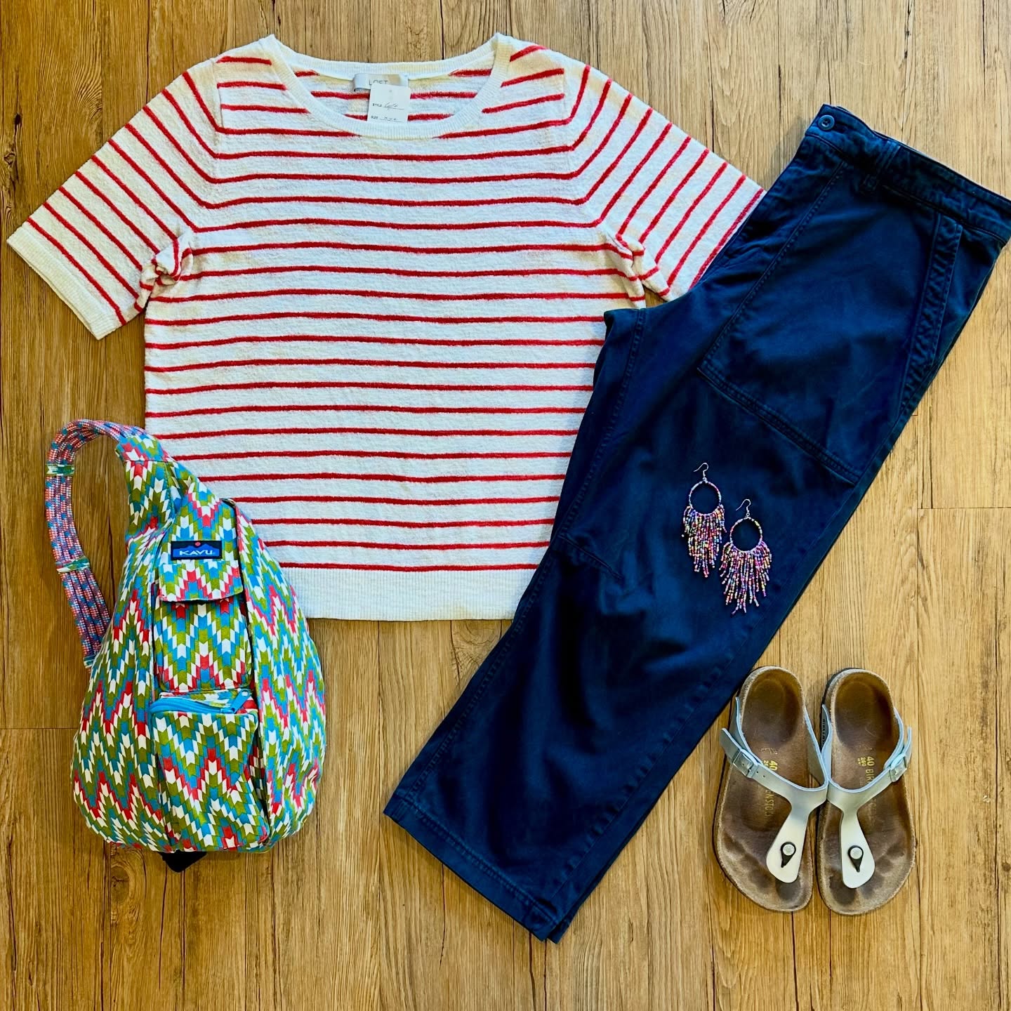 🍎🥪🐦⬛
The details:
Loft knit top sz XXL, $23
Madewell ‘Darted Barrel’ pants (navy)
sz 33, $30
Birkenstocks (vegan) sz 40, $28
Kavu sling bag, $24
Earrings, $17