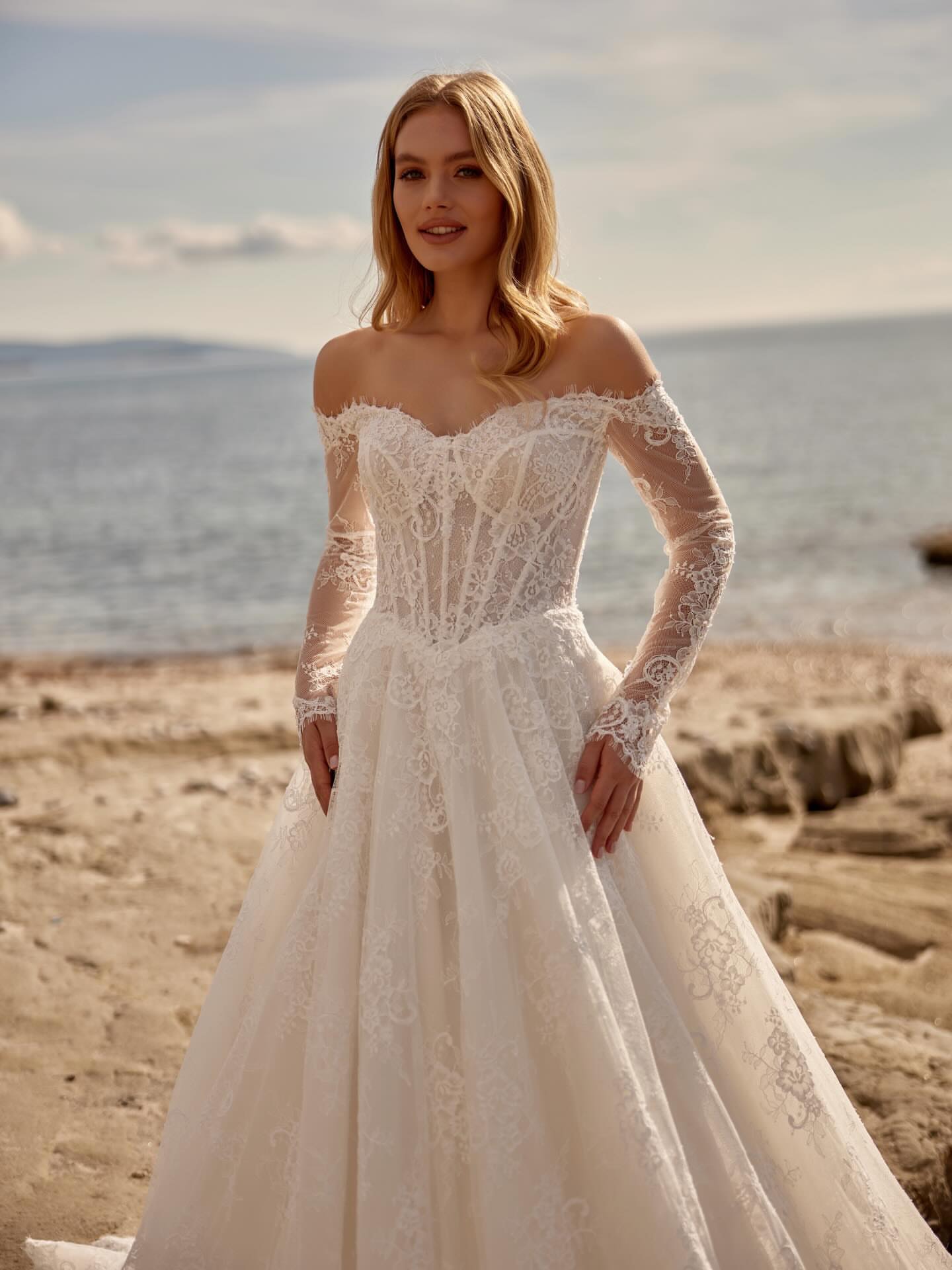 Soft romance meets timeless elegance… 🤍✨
Ready to say yes? 💍
#DubaiBrides #WeddingDressDubai #BridalDubai #LuxuryBride #sayyestothedress