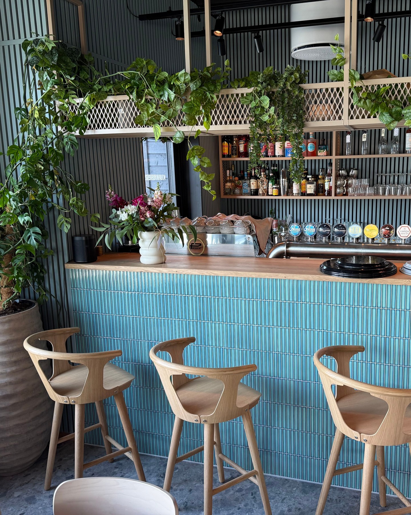 🐣 God påske! 🌼
Vi ønsker dere alle noen herlige påskedager ☀️
Takk for tilliten – vi gleder oss til fortsettelsen! 🙌
#RetailDesign #Samarbeid #Vår