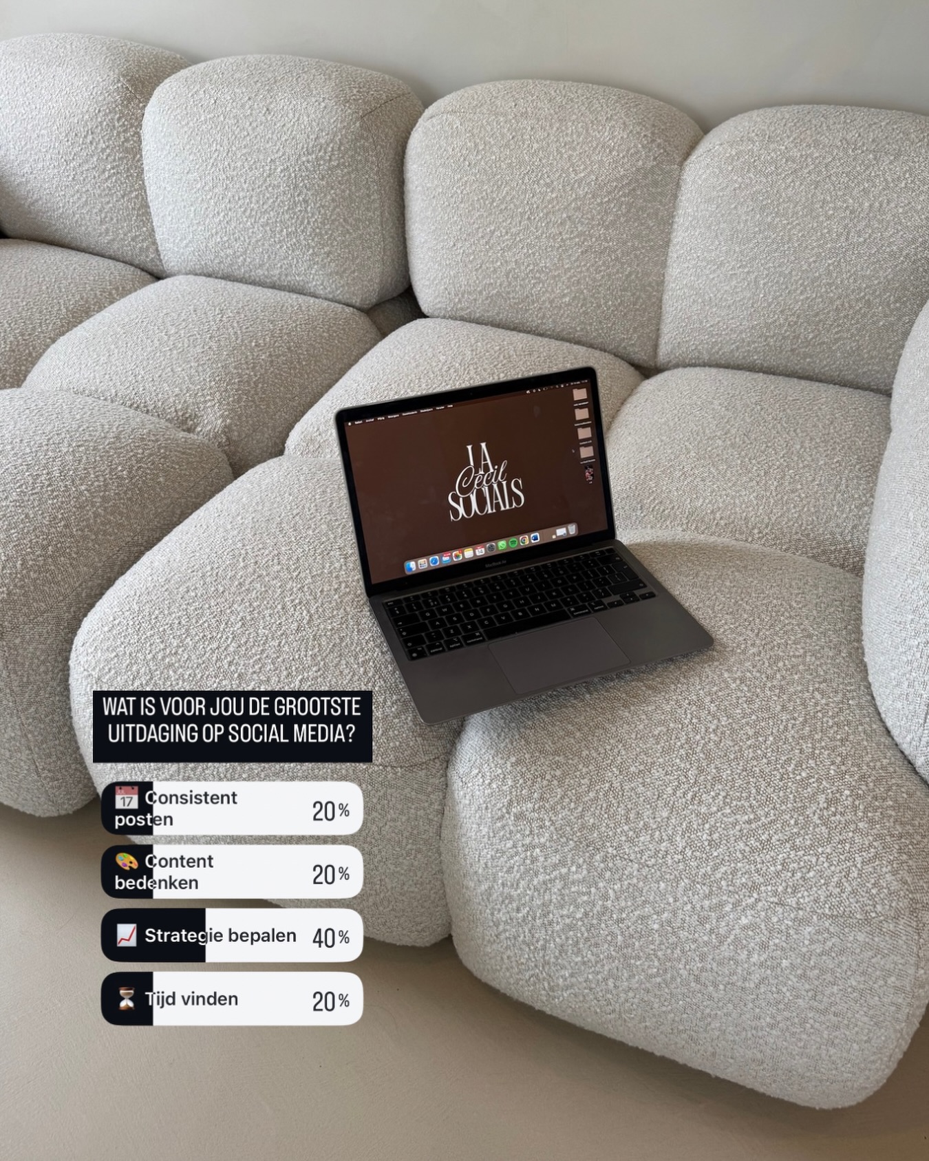 “Vandaag ga ik echt posten.”
…en ineens is het avond. 😅
En uiteindelijk… niks geplaatst.
Omdat je niet weet wat werkt.
Omdat alles voelt als gokken zonder richting.
Omdat je blijft twijfelen.
Je hebt 3x iets willen maken,
10x nagedacht,
en uiteindelijk… niks geplaatst want geen tijd.
Dus gebeurt er niks.
Niet omdat je het niet kan,
maar omdat je geen duidelijke strategie hebt.
En precies daar verlies je zichtbaarheid.
Dat is waar ik (La Cecil Socials) je mee help, een strategie + content die werkt en voelt als jouw bedrijf✨ Een vertaling van jouw bedrijf!
📱 www.lacecilsocials.nl
#zichtbaarondernemen #contentstrategie #persoonlijkecontent #strategiesessie #consistentposten