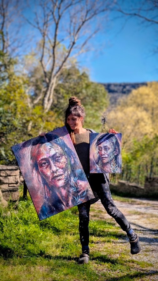 🌿🎨 Sève d’Âme a trouvé sa demeure.
Et ce qui me touche encore plus…
C’est qu’elle part en compagnie de «Éclosion d’Être»".
Je les ai créés à la suite et j'avais peine à les séparer.
Elles devaient continuer à vivre ensemble...
Je ressens toujours un mélange de joie et de douce tristesse quand une peinture part.
Mais il y a quelque chose de particulièrement fort quand plusieurs œuvres trouvent leur place ensemble, chez la même personne.
Un immense merci à toi, Hervé,
pour ton regard, ta sensibilité,
et pour avoir accueilli ces deux présences.
C’est profondément émouvant de sentir qu’un lien se crée,
au-delà de la toile.
Sève d’Âme & Éclosion d’Être
Peintures contemporaines originales
Œuvres désormais chez leur collectionneur
Et vous, est-ce que certaines œuvres vous donnent l’impression d’être liées entre elles ?
#artcollectors #peintureportrait #portaitvegetal #peinturecontemporaine #emotionalart