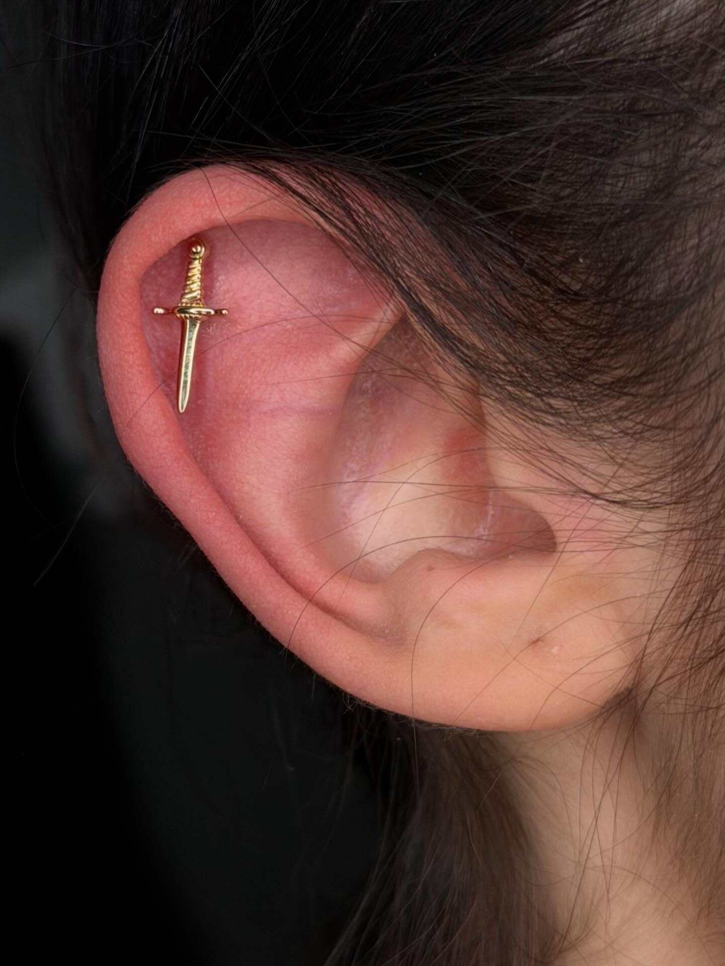 We have LARGER Daggers in stock 😎🗡️
@piercingbyroy ✨
#staytruebodypiercing
#safepiercing
#appmember