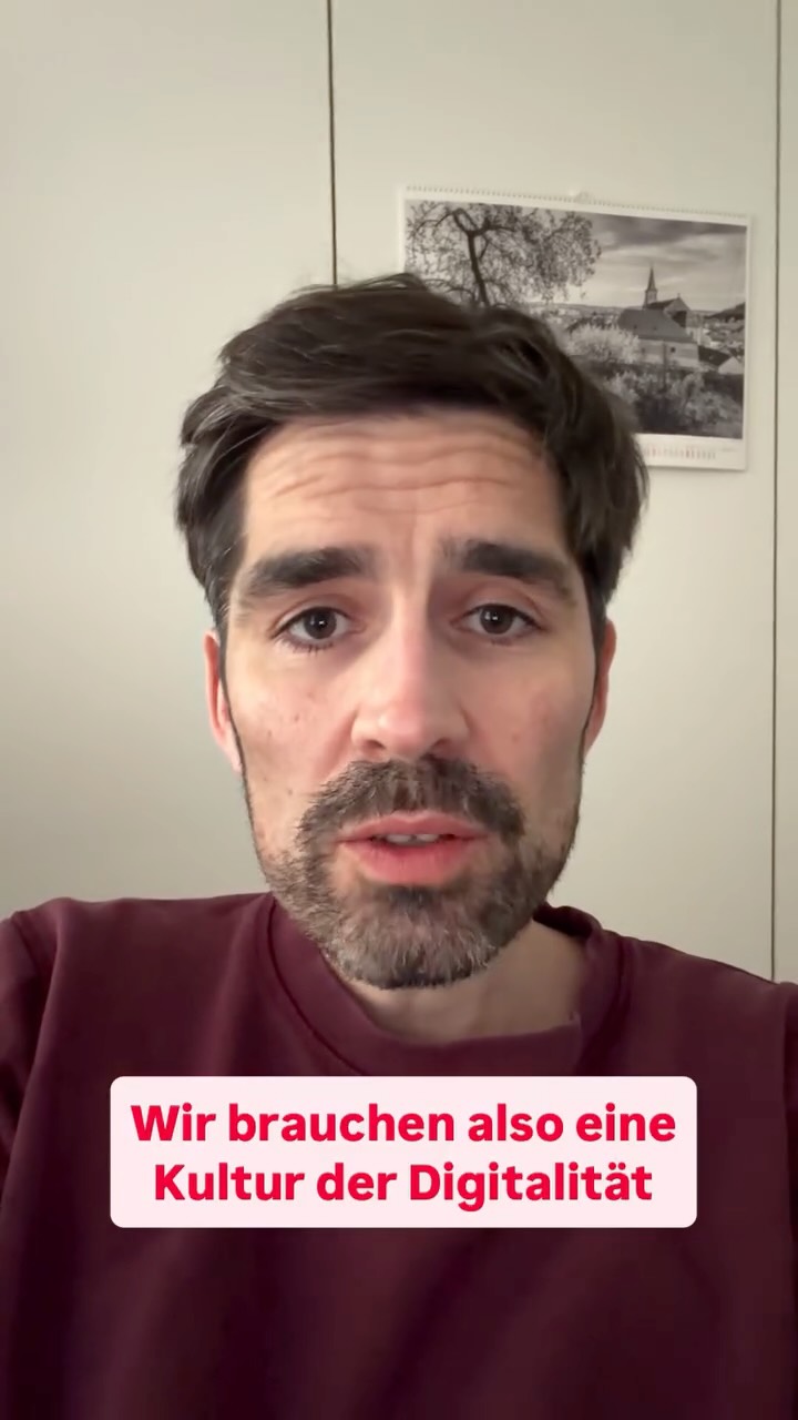 Unsere Kinder wachsen in einer digitalen Welt auf – aber sind wir als Eltern wirklich vorbereitet? Digitale Bildung ist kein Zusatz mehr, sondern der Schlüssel zu Selbstvertrrauen, Schutz und echter Teilhabe.
Es geht nicht nur um Apps und Geräte. Es geht um Orientierung, kritisches Denken und Resilienz. Darum, dass Kinder lernen, sich sicher, reflektiert und stark in der digitalen Welt zu bewegen – und wir sie dabei bewusst begleiten.
Die Kultur der Digitalität braucht mehr als Technik. Sie braucht uns.
#DigitalEducation #ElternSein #FutureSkills #Medienkompetenz #sventeuber