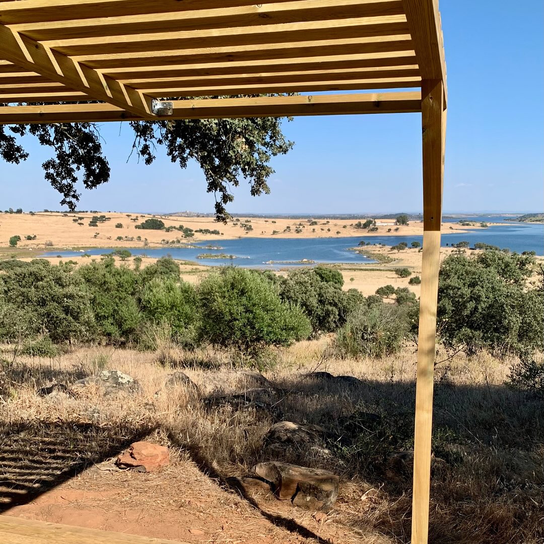 Nas nossas massagens, o cenário é parte do segredo; o resto está no toque. Pelas mãos das nossas terapeutas experientes e atentas, cada tensão é libertada com um cuidado único e personalizado.
Escolha o local que melhore a sua experiência: a brisa suave na nossa plataforma exterior Love Scape com vista infinita para o Alqueva, o silêncio sagrado do nosso Wellness Dome ou o conforto absoluto da sua suite.
Um encontro entre o toque experiente e a alma, onde quer que se sinta em bem. Reserve o seu momento.
In our massage treatments, the setting is part of the secret; the rest lies in the touch. Through the hands of our experienced and attentive therapists, every tension is released with unique, personalized care.
Choose the setting that enhances your experience: the gentle breeze on our outdoor Love Scape deck with endless views of Alqueva, the sacred silence of our Wellness Dome, or the absolute comfort of your suite.
A meeting of skilled touch and the soul, wherever you feel at ease. Book your moment.
ℹ️ info@montimerso.pt
#massagem #relaxamento #bemestar #wellness #relax #slowdown #alqueva #monsaraz #alentejo #visitalentejo #montimerso #montimersoskyscapecountryhouse