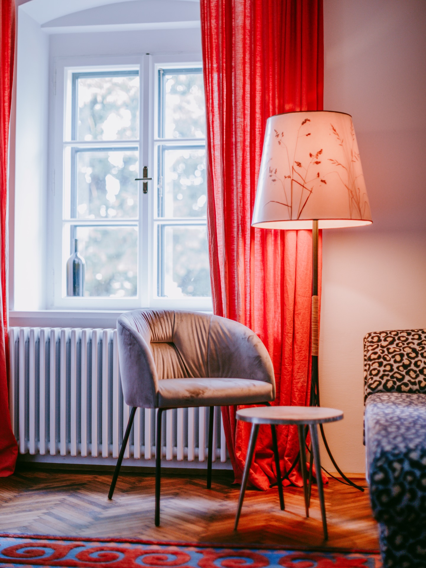 GEWINNERIN WURDE BEREITS AUSGELOST ! Danke fürs mitmachen 🫶🏼
OSTER-GEWINNSPIEL 🐰🫶🏼🤍
Besser als jedes Osternest - als kleines Dankeschön an unsere Gäste!
🎁 Zu gewinnen:
• eine Übernachtung für 2 Personen in einem unserer wunderschönen Doppelzimmer
• gemütliches Frühstück für Zwei
• Aperitif aufs Haus
✨JETZT MITMACHEN
• Folge @gasthof_rahofer
• Like diesen Beitrag
• Kommentiere & Markiere die Person mit der du bei uns verweilen willst!
✨Extra BOOST
• Teile den Beitrag in deiner Story & markiere uns um deine Gewinnchancen zu erhöhen!
SCHNELL SEIN LOHNT SICH- ausgelost wird am Ostermontag, 6.4.2026! GewinnerIn wird per DM benachrichtigt!
Wichtige Infos
• keine Barablöse möglich
• Gewinn nicht übertragbar
• Dieses Gewinnspiel steht in keiner Verbindung zu Meta