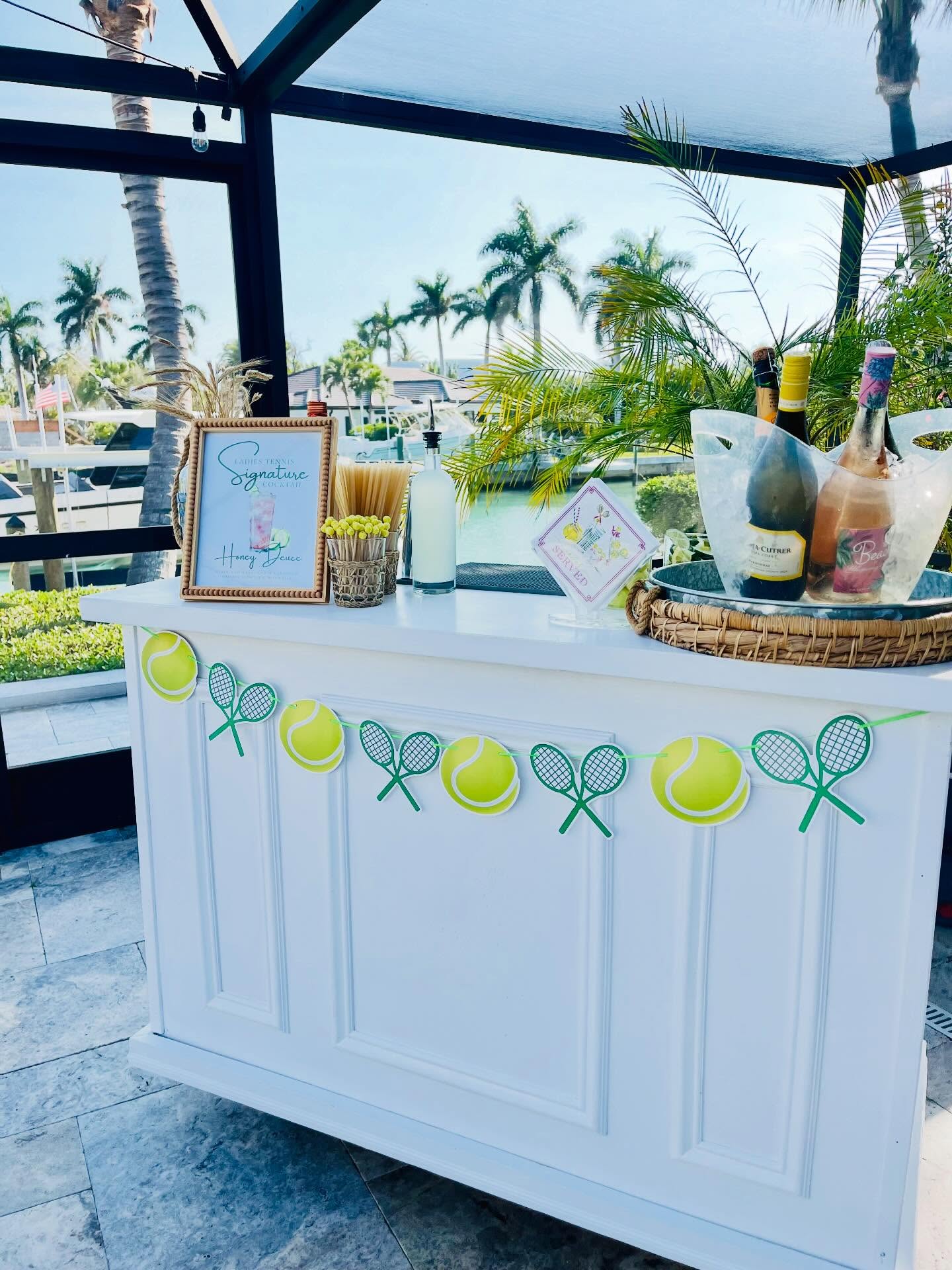 Ladies Tennis League Dinner & Drinks! 🎾
Signature Drink:
Honey Deuce (the go-to drink for the US Open)
Yes, the melon balls are supposed to look like tennis balls! 🙃