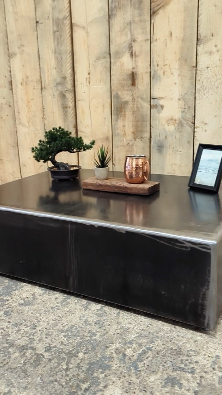 We do love an industrial vibe, and this bespoke steel table was made to stand out.
.
.
.
.
#industrialdesign #steeltable #bespokefurniture #homeinspo