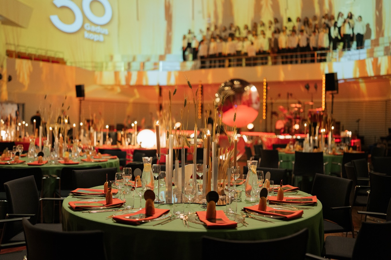 Kopā zelt 🌾☀️
Foto @vpelnsphotography
#corporateevent #eventplanning #sarmantipasakumi #eventideas #eventinspiration