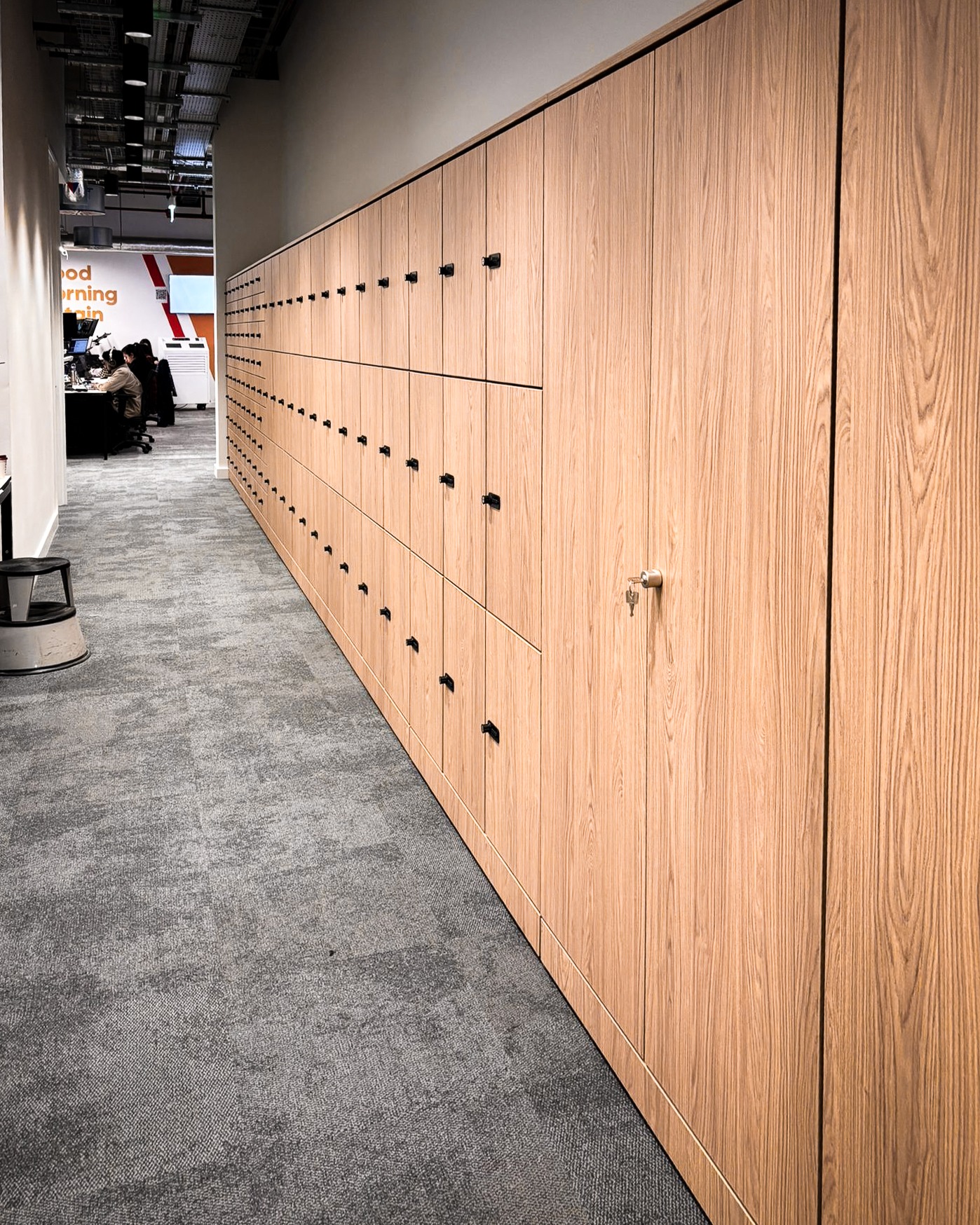 Delivering a successful install isn't about everything going to plan. It's about what happens with it doesn't.
Freewall Storagewall Systems is created to allow on-site modifications, minimising disruption and knock-on effects to other trades, whil maintaining design intent.
If you’re working to tight timelines, flexibility on site isn’t a bonus.
It’s essential.
#fitout #construction #projectdelivery #contractors #officedesign