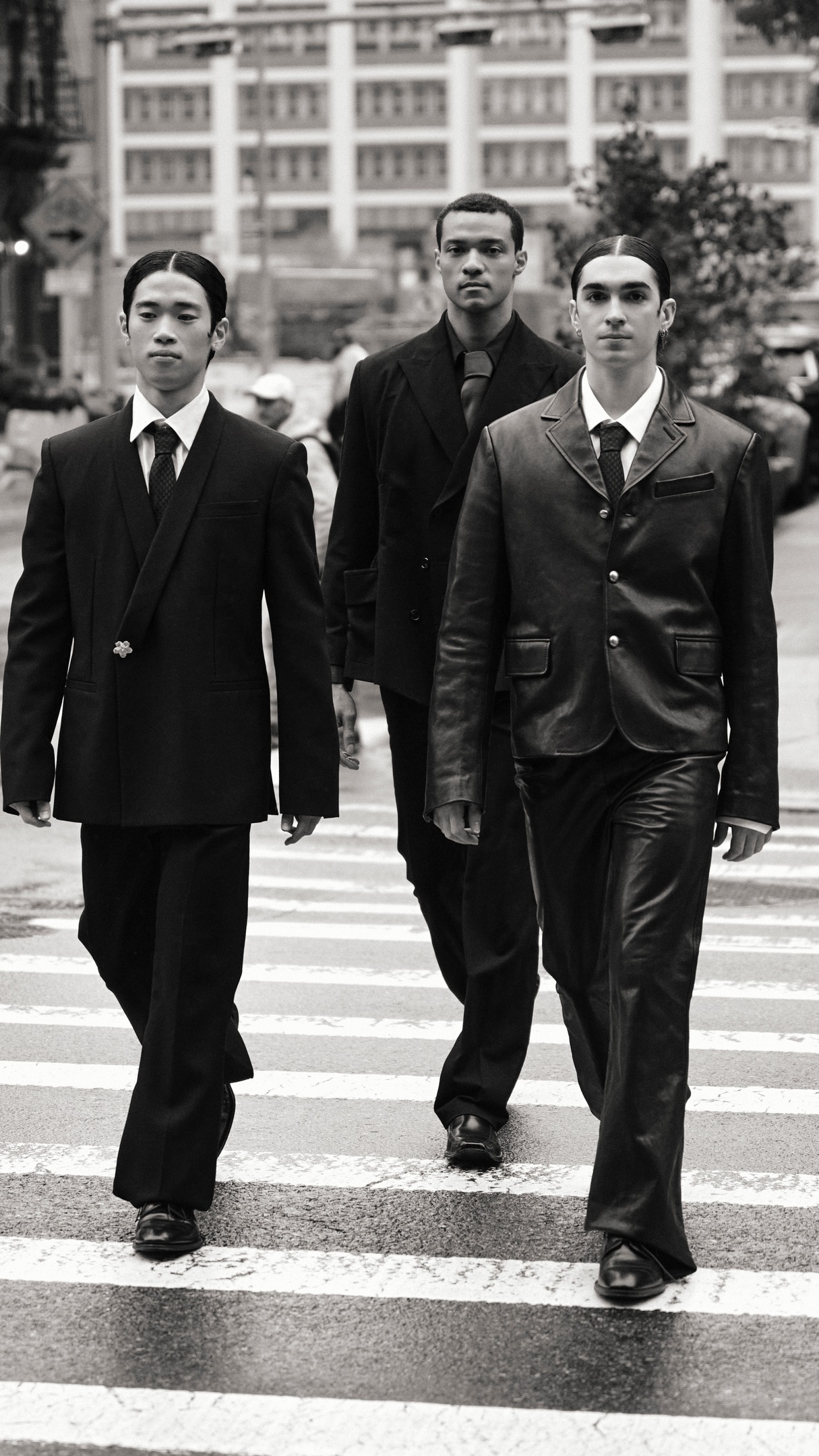 Our makeup artist @mertnazlim and hair stylist @kenta.koda for Cero magazine @ceromagazine
Photographer: @emeraldeyes
Stylist: @junglelin
Production Coordinator: @rvilland
Editor-in-Chief: @jonathanshia
Creative Director: @leilabartholet
Associate Editor: @michaelmtthws
Soloists #PrestonChamblee, #DavidGabriel, and #KJTakahashi are part of the young wave of performers helping to lead #NewYorkCityBallet, one of the world’s most storied dance #lateliernyc #beauty #hairstylist #dance #ceromagazine