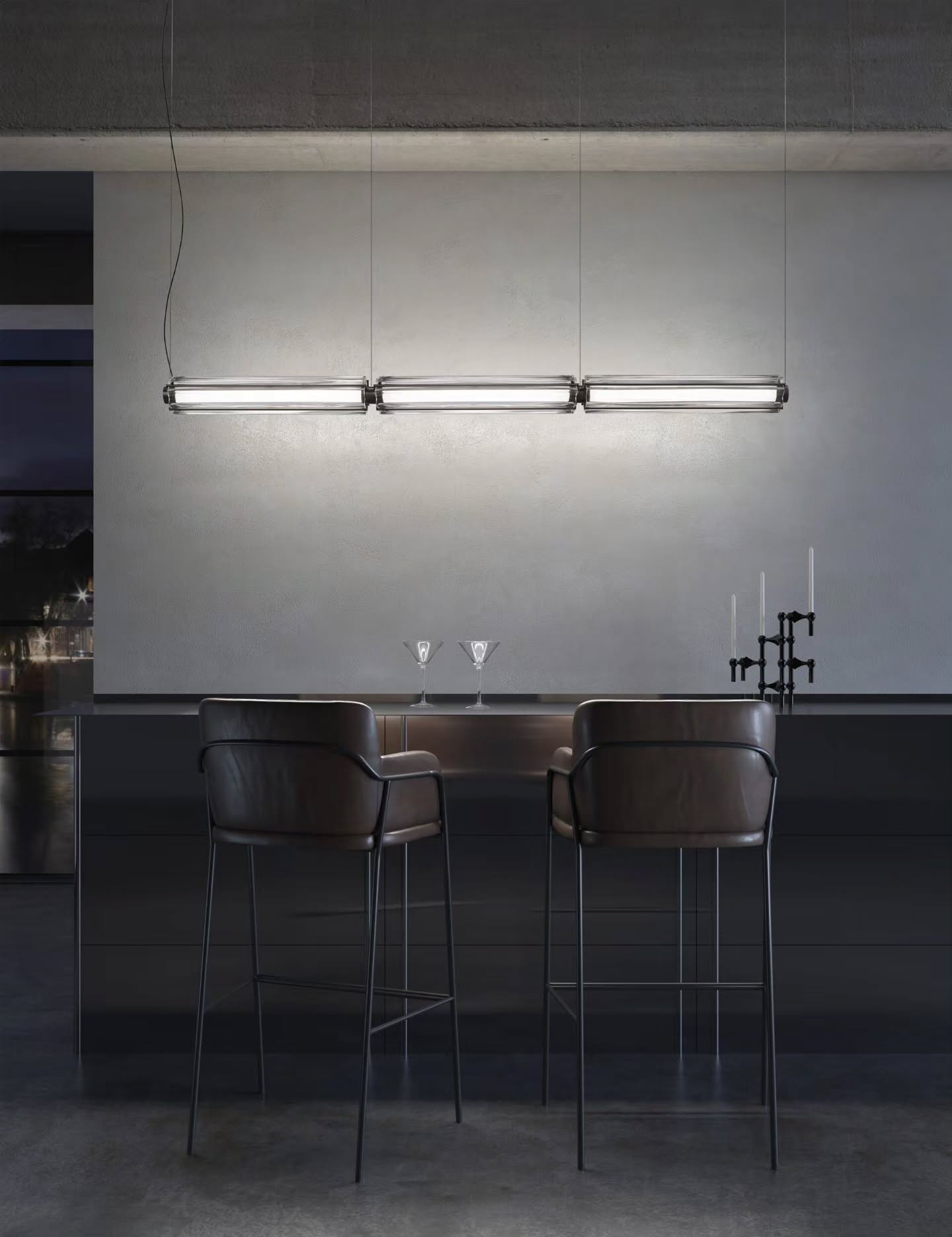 #Jeff by @vistosi_lighting brings timeless Murano craftsmanship into your space. ✨️ This stunning lighting collection brings a piece of Venetian history into your home. It is crafted using the exquisite Rigadini technique, a masterclass in Murano glassmaking since the Renaissance. The process is fascinating. Molten glass is blown into a specially grooved mold to create delicate, vertical ribs on the surface. This creates a beautifully embossed, striped texture. But this texture is more than just decorative. The ribs act like thousands of tiny lenses, breaking the light in unique ways. This creates a mesmerizing play of sparkles and shadows. It transforms the light source into a soft, yet brilliantly sparkling glow. The blown glass is perfectly clear to maximize this effect. You can pair it with three sophisticated metal finishes: satin nickel, satin gold, or satin copper. This timeless design is envisioned by Pio & Tito Toso. #HektorLight #lightingdesign #luxurylighting #ItalianDesign