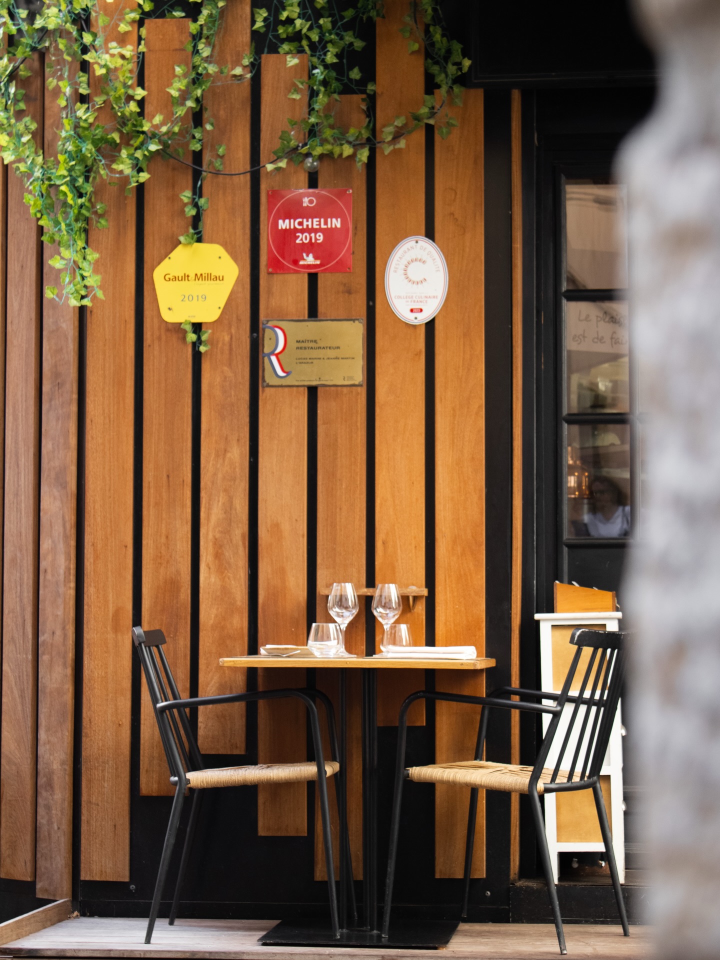 Le printemps s’installe doucement… et notre terrasse retrouve ses plus belles heures, entre lumière douce et moments à partager 🌸
‣ Réservez votre table sur www.larazur.fr