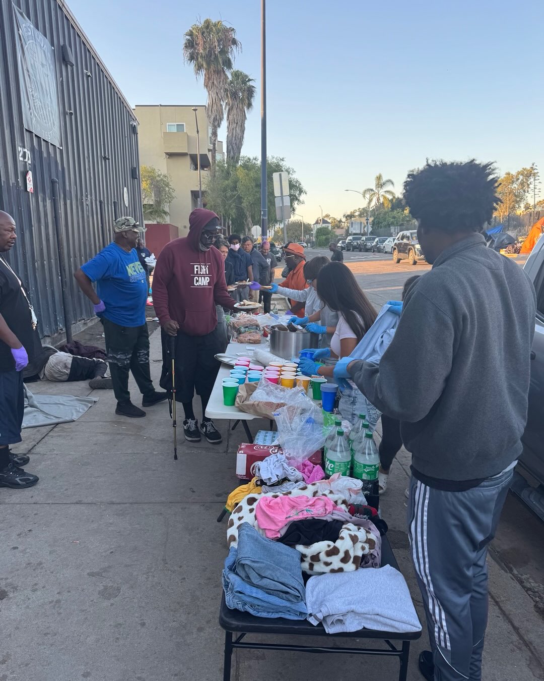 Last Sunday was a blessing! We provided sodas, pies, donuts, clothing, and a meal featuring carne asada, rice, tortillas, bread, and chicken sandwiches. We appreciate our security team and our volunteers, especially Brandy. Thanks to I Am My Brother's Keeper for their support. Grind2gether is committed to helping the community.