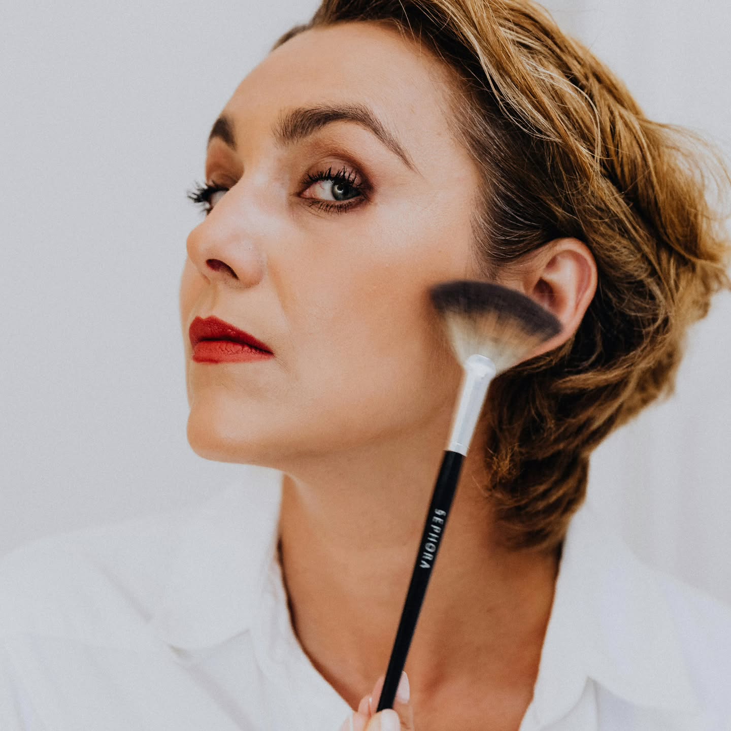 Yahaa, jullie hebben er lang op moeten wachten
..
Maar er is terug een nieuwe datum voor de make up workshop @cocon_2800
Schrijf in de agenda op:
Donderdag 23/04 om 17 uur
Duurtijd 2 uur
Prijs 55€
Je krijgt een stappenplan mee naar huis.
Je weet welke kleuren je staan en hoe deze minerale make up van studio mino aan te brengen.
Klinkt dit je wat ? Stuur me een bericht en ik stuur de gegevens door voor je in te schrijven.
#mineralemakeup
#natuurlijkeschoonheid
#lessismore