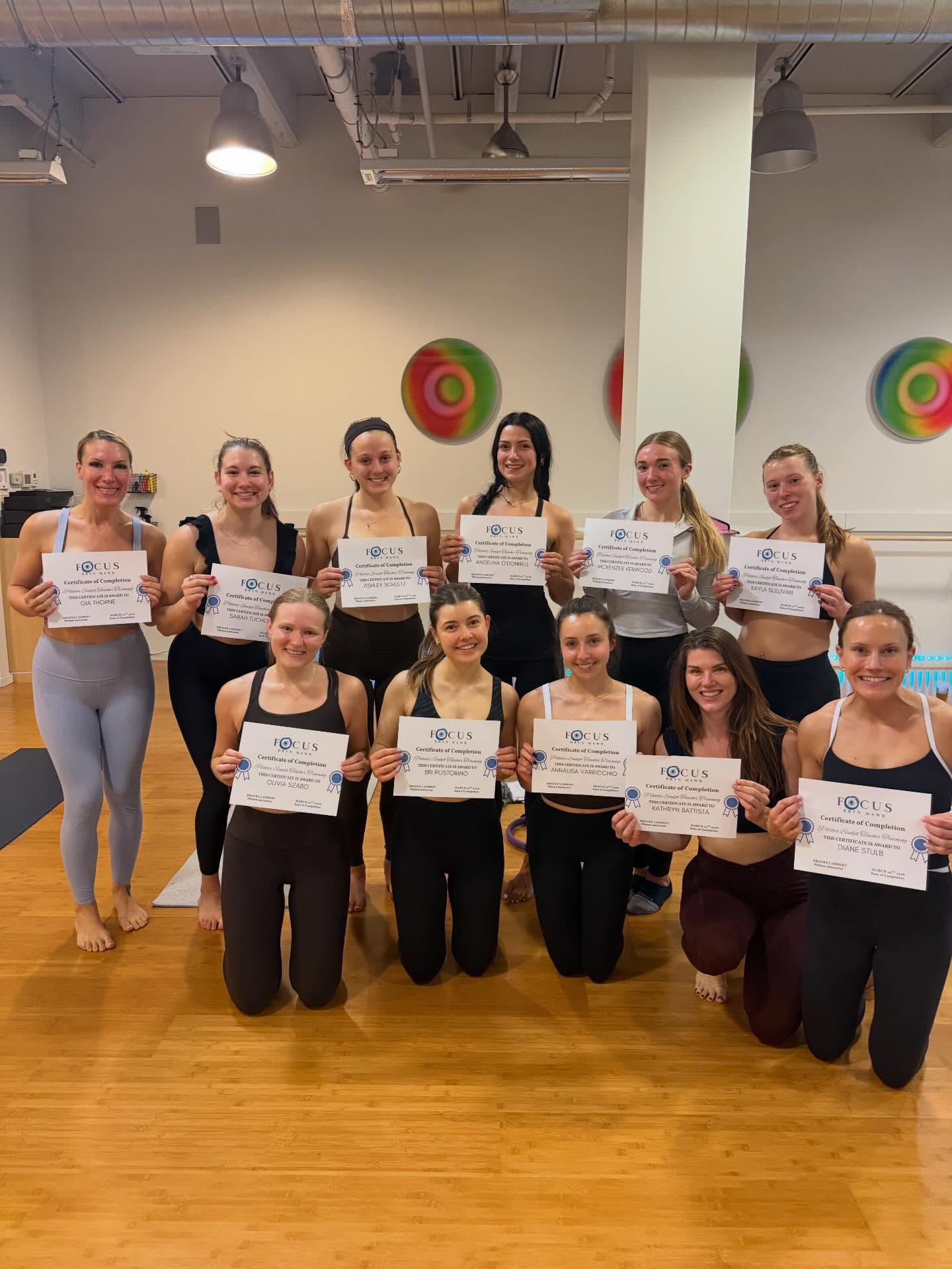 Belated congrats to all of our trainees who completed their pilates dual certification last weekend!!!
Shoutout once again to the fantastic @balancebybrooke__ and @adriannecerceo for leading the training and going above and beyond like always 💫
#focusyoga #focusbrynmawr #pilatescert #sculptpilates #classicalpilates