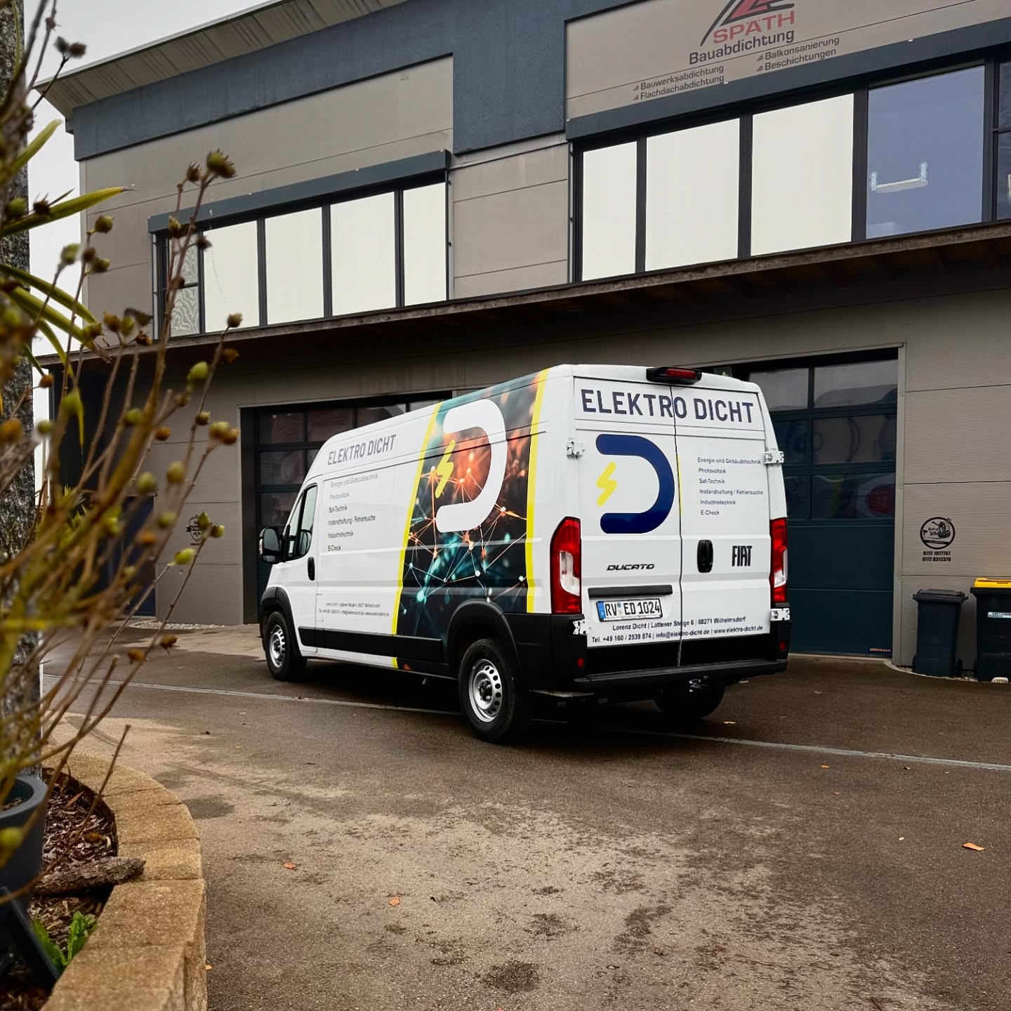 Fahrzeugbeschriftung Inkl. Design und Digitaldruck für Elektro Dicht 😊
.
.
.
#pawrapping #carwrapping #wrapping #wrapped #elektro #elektrotechnik #foliert #folierung #solartechnik #baustelle #fiat #ducato #fistducato #werbetechnik #beschriftung #beschriftungen #fahrzeugbeschriftung #firmenbeschriftung #firmenbranding #firmenwerbung #badwaldsee #wilhelmsdorf #ravensburg