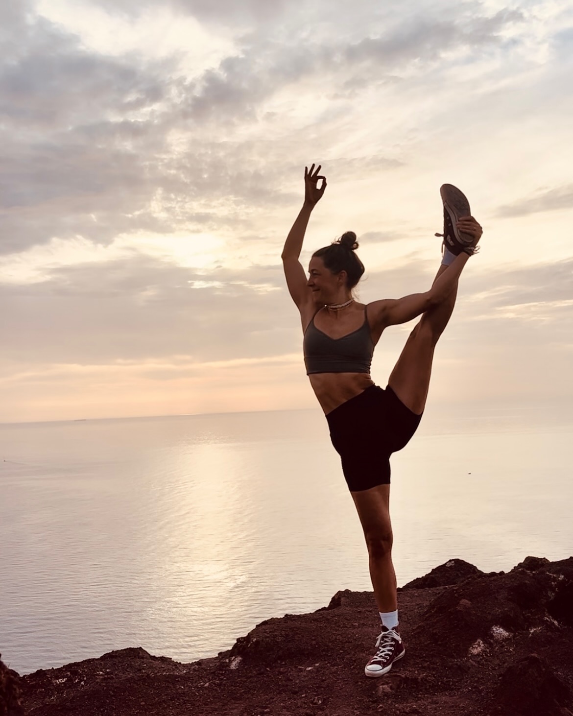 You can’t buy a healthy body or a peaceful mind—it’s built with time, effort, and love.
Prioritize the things that light you up and make your soul feel alive. True wealth isn’t in your bank account—it’s in how you care and show up for yourself 💛
#makepeace #healthiswealth #pauseandbreath #yogaeveryday #keepmoving #keepshining