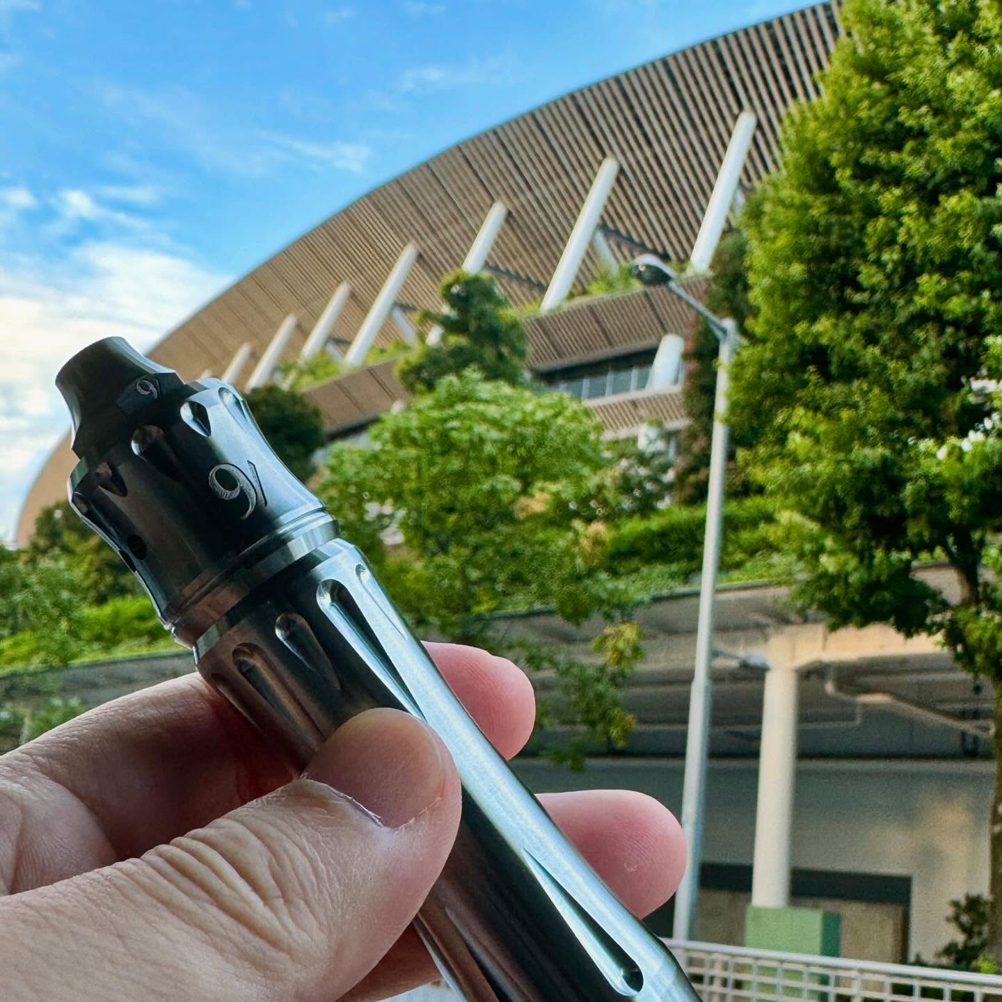 ☕️
用事を済ませ
近くの#国立競技場 付近を散歩
何回見ても軒庇が、ため息もんの美しさ😊
~~~~~~~~~~~~~~~~~~~~~~~
You can now order from 9one overseas.
No knowledge of Japanese is needed because we'll handle everything, with answers for any questions you might have in your language.
Please check out my shop.
https://minne.com/9one
~~~~~~~~~~~~~~~~~~~~~~~
#9onelab #mechanicalmod #mechmod #vapecommunity #instavape #ejuice #eliquid #highendmods #handcheck #メカニカルモッド