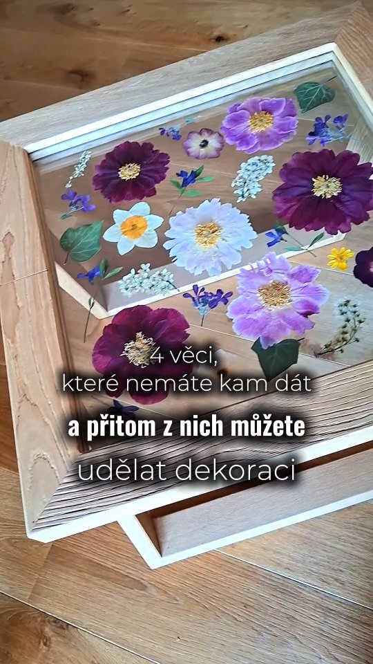 Každému se doma válí spousta pokladů, které se nesmějí vyhodit - lístek z koncertu, fotka, obrázek ze školky, puzzle...
Máme jich doma taky tuny, a proto jsme vymysleli způsob, jak z nich udělat hezkou dekoraci. Vloží se mezi 2 skleněné desky stolu, kde se na ně nepráší, neponičí se a vypadají krásně.
Stolek vám rádi vyrobíme na zakázku z kvalitního dřeva a bezpečného skla.
☝️Info a objednávky v BIU
nebo na www.kvetyvobraze.cz
a na martina@kvetyvobraze.cz