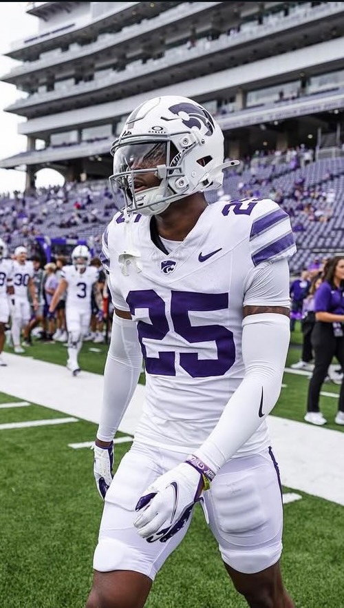 Year 3 loading… 🔥
Big year. Get paid year.
Nothing was given—everything earned.
Still grinding, still evolving, still chasing the best version of himself.
Built from the bottom, now aiming for the top.
One of the toughest DBs in the Big 12… and it’s only up from here.
My dawg next up. ShowtimeDBU
Been saying this. 💯
#league
#DBfootwork
#kstatefb
#25
#noflyzone