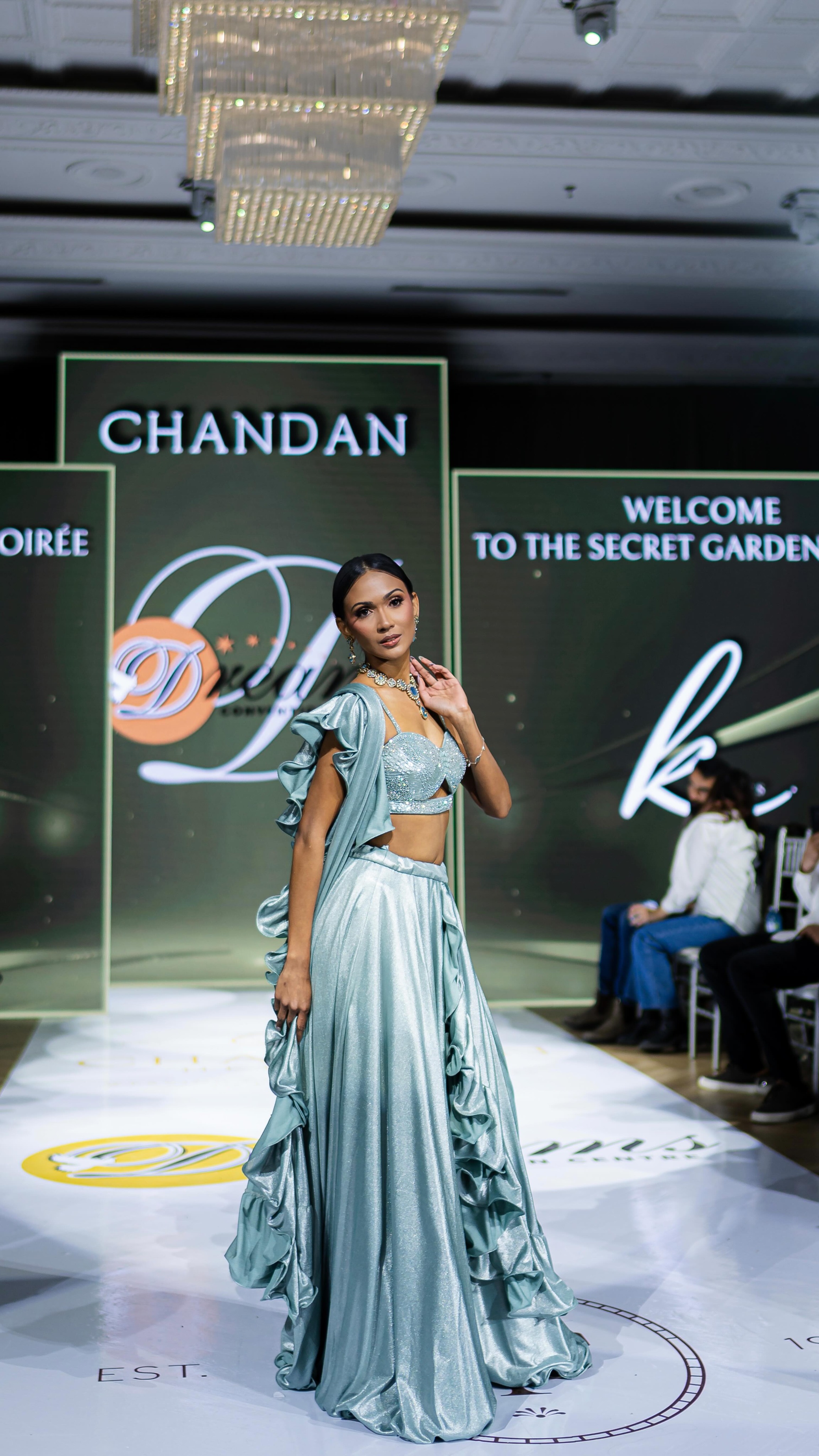 Elegance that never goes out of style🙌🏻
.
.
.
#chandanfashion #chandanfashionbride #explore #explorepageًًً #weddingdress