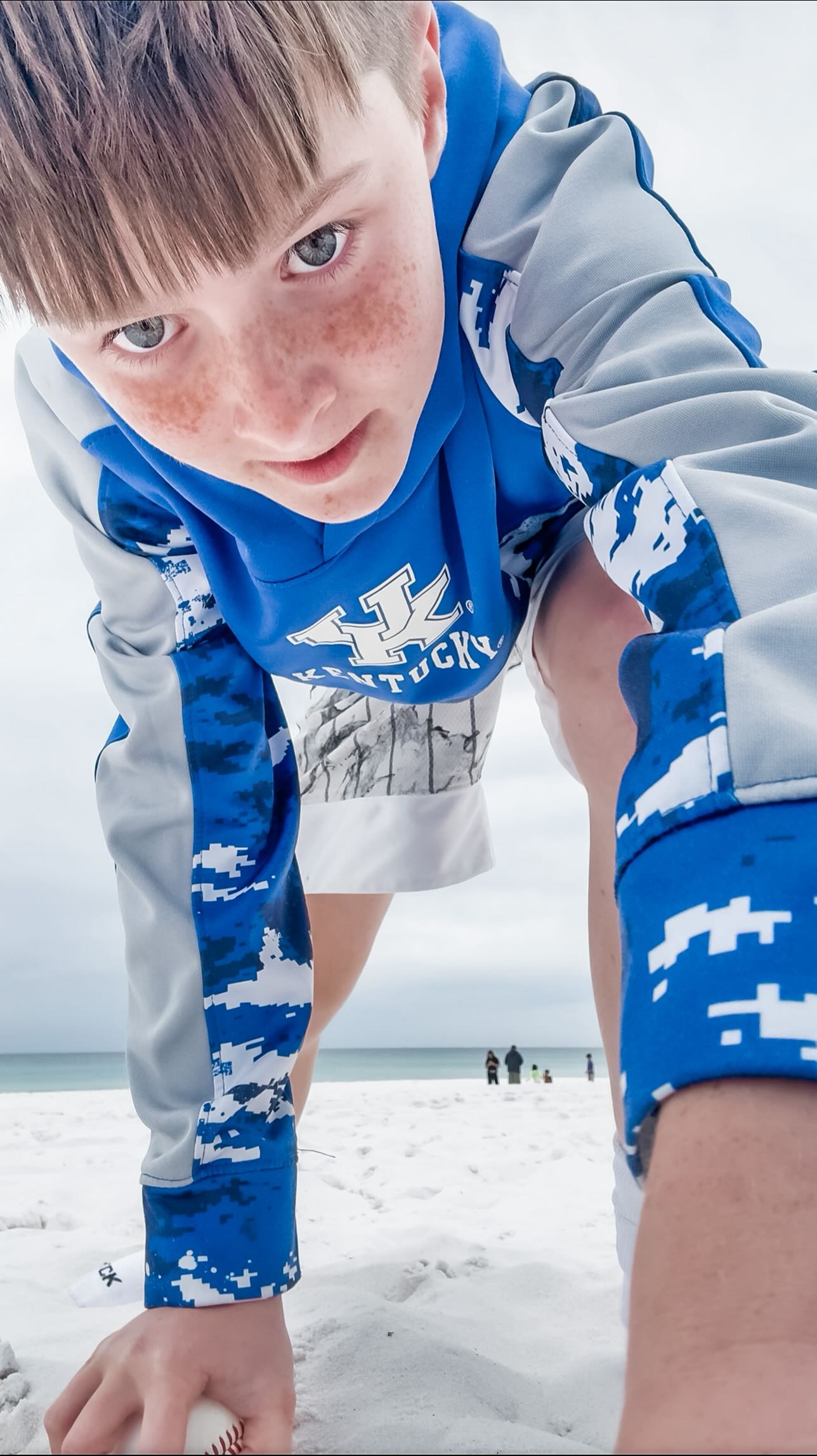 And coach asks you to film throwing 30 pictures a day … be careful what you ask for
#louisvillecreators #momsunder30 #workingmomma #baseballmom⚾️ #travelbaseball