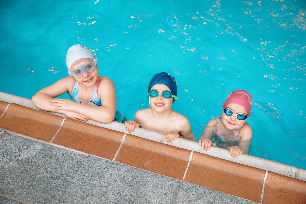 APRIL FOOLS 🙈
🚨 IMPORTANT NOTICE 🚨
Next week is Parent Assessment Week 👀
Our swimmers have worked incredibly hard this term… and now it’s your turn to shine!
That’s right, parents will be swapping places with their child. During your lesson, your child will be remain sat on poolside while you take on the challenge 💪
Parents will be required to demonstrate:
💧 A star float on your back for 20 minutes
💧 Full nursery rhyme participation (actions included)
💧 Butterfly for 25 metres
🏅 Final pass marks will be awarded at your child’s discretion… so best behaviour is advised!
Please arrive pool ready, marking will be extremely strict 😅
Good luck… 😉
#april #first #firstofapril