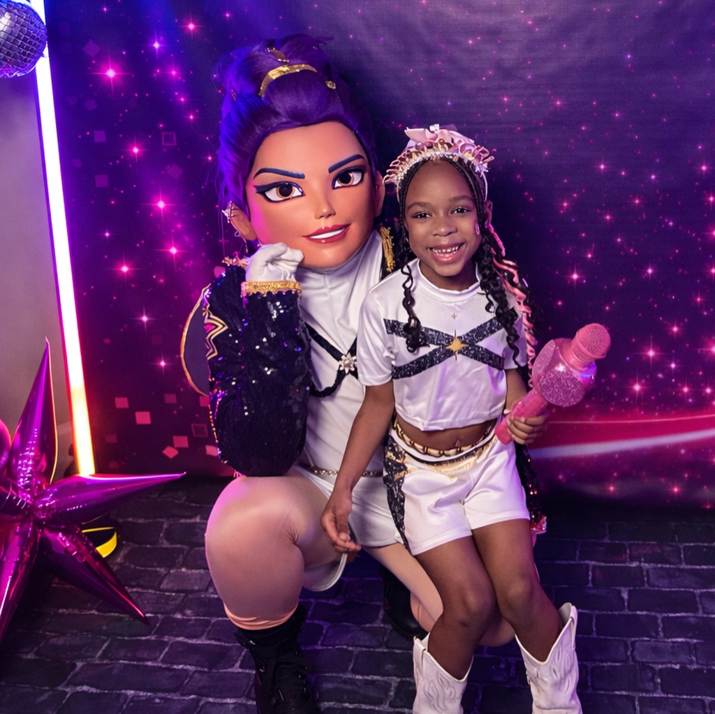 Ava finally got to meet Rumi from K-Pop Demon Hunters in real life — and of course they had to make some content together 🎤✨💜
From the matching performance look to their star-stage photo moment, this was one of those full-circle birthday memories where her favorite character stepped right out of the screen and into her era.
Because when you’re celebrating Ava’s 7 Era, meeting your idol is just part of the storyline. 🌟
🎥 Content Crew Credits:
Event Styling: @ImagineThatEventDesigns
Balloon Design: @louandleeeventsanddesigns
Cake Artist: @cakeladymo
DJ: @djbabydrea
Mascot Performers: @partytimecharactersatl
Car Track Vendor: @joyridekidscar
Treat Maker: @treat.slayer
Graphic Printing: @decoprint.services
Custom Favors: @craftingwithmeek
#Avas7Era #ImagineThatEventDesigns #KP0PDemonHunters #CharacterMeetAndGreet #AtlantaEventDesigner