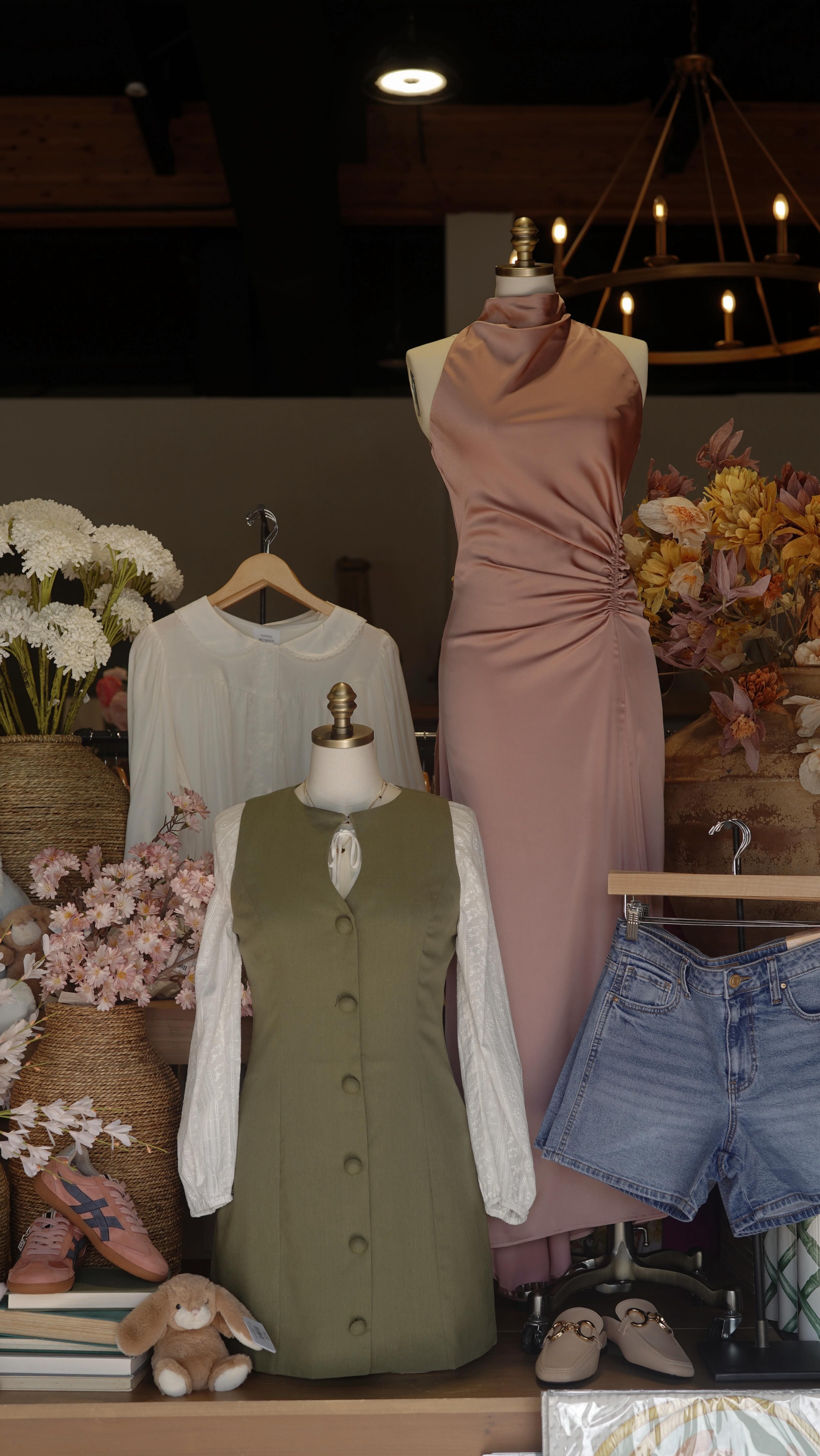 Keeping a close eye on the shop 👀
#holyweek