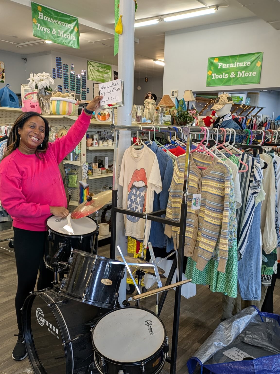 APRIL COPIAGUE POP UP HIGHLIGHT
This month at our Fourleaf Copiague location we have @alexgrecoboutique and “The Secret Squirrel” as our pop ups for the entirety of April!! Come shop jewelry, glassware, and clothing with “The Secret Squirrel” and tons of name brand apparel with @alexgrecoboutique who has had many pop ups with us before! We’re super excited to have both of these amazing vendors back and they will be restocking every few days, so make sure to check back often!