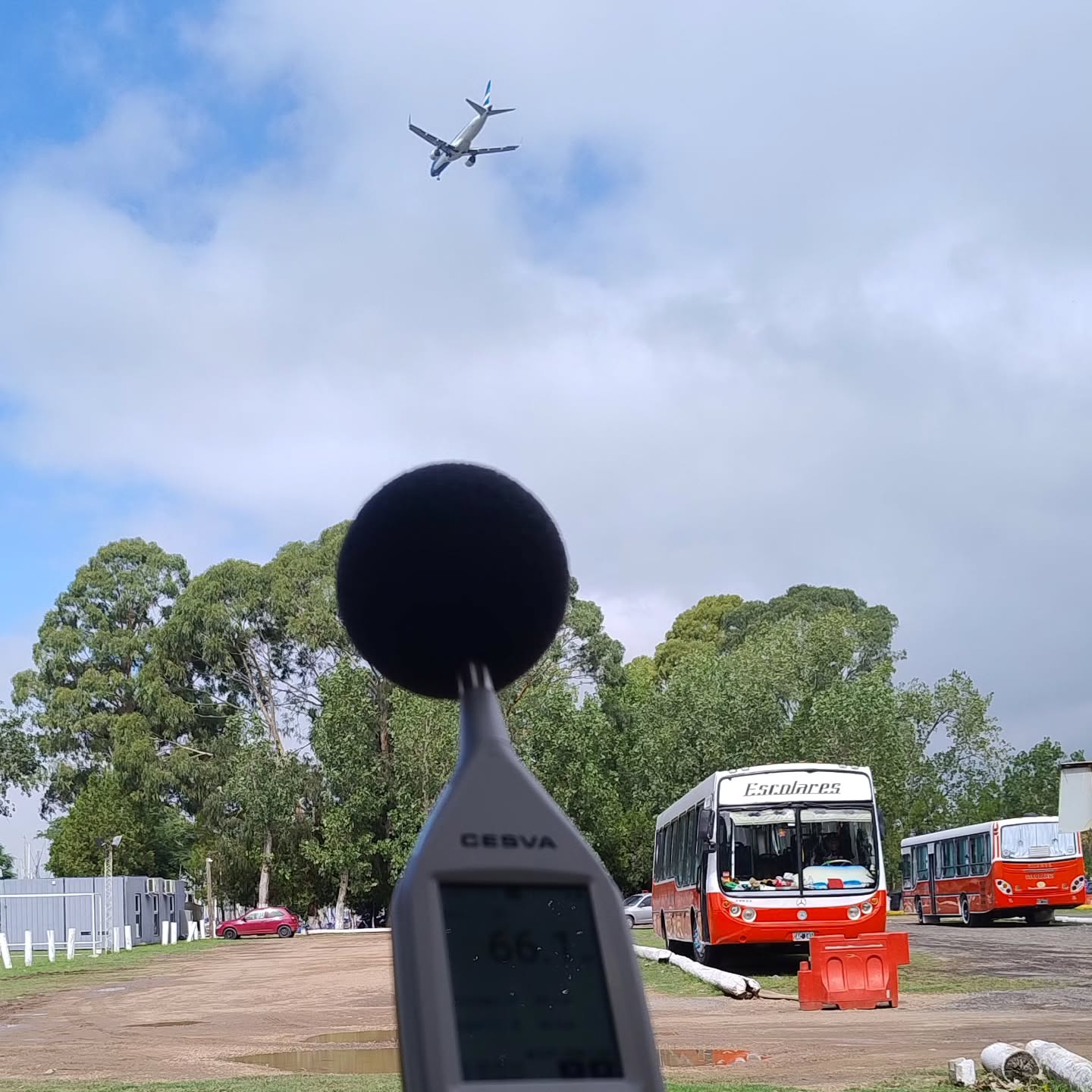 Calurosa y neblinosa Jornada de Mediciones de Ruido Aeronáutico en Costanera Norte. Línea de Base Acústica para el Proyecto Península Medrano.
Todo lo que nos gusta: aviones, río, bosque ribereño y mediciones de ruido
#ruidoaeronautico #aviones #ruido #costaneranorte #helipuerto