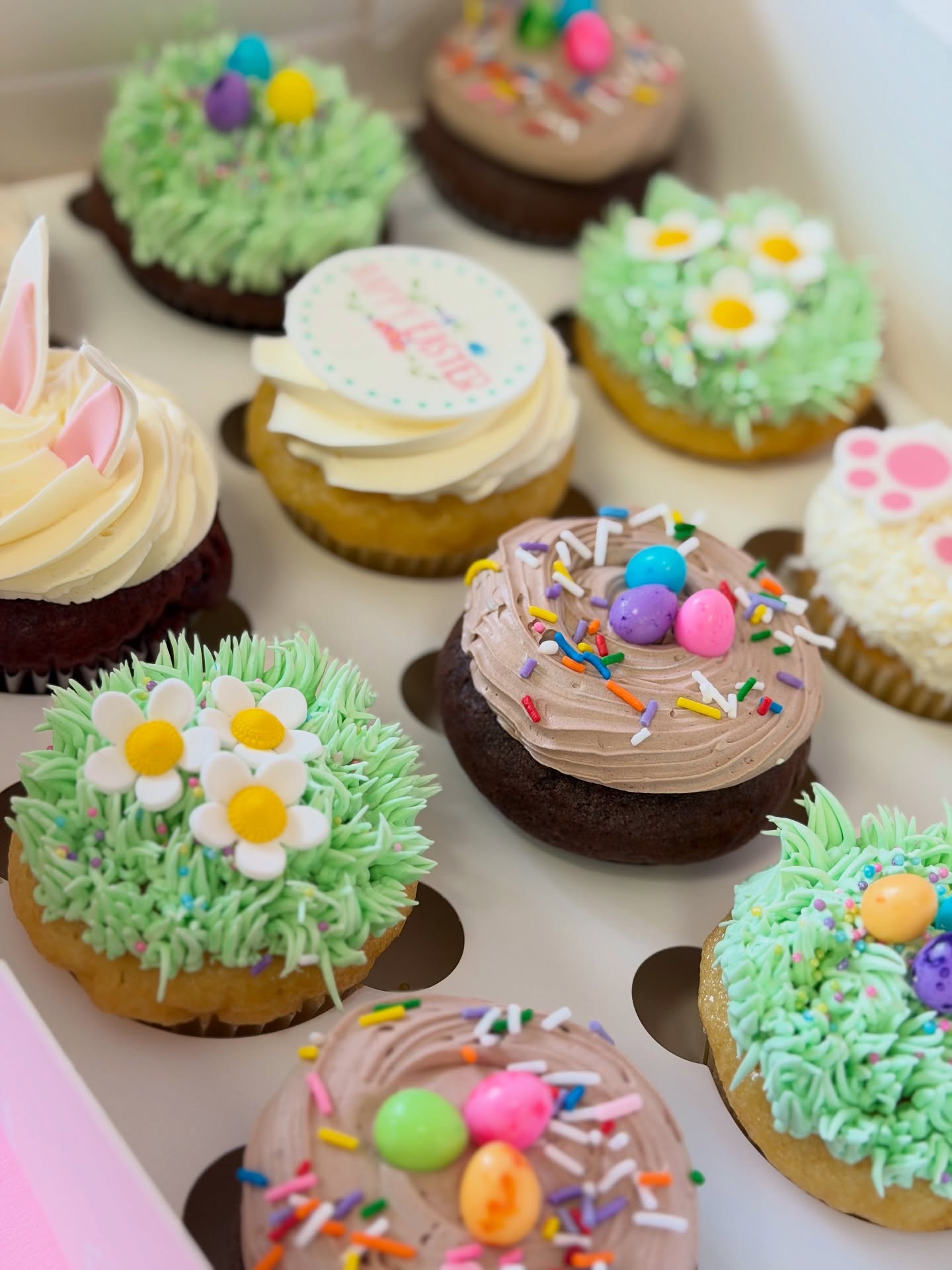 Hoppy Easter from all of us!🐰🌸
We’re open today from 9–12—don’t forget to swing by for some sweet treats 💛🧁
#EasterCupcakes #HoppyEaster #MississaugaBakery #SaugaEats #GTAEats #EasterTreats #HolidaySweets #CupcakeLove #NutFreeBakery #SupportLocalGTA