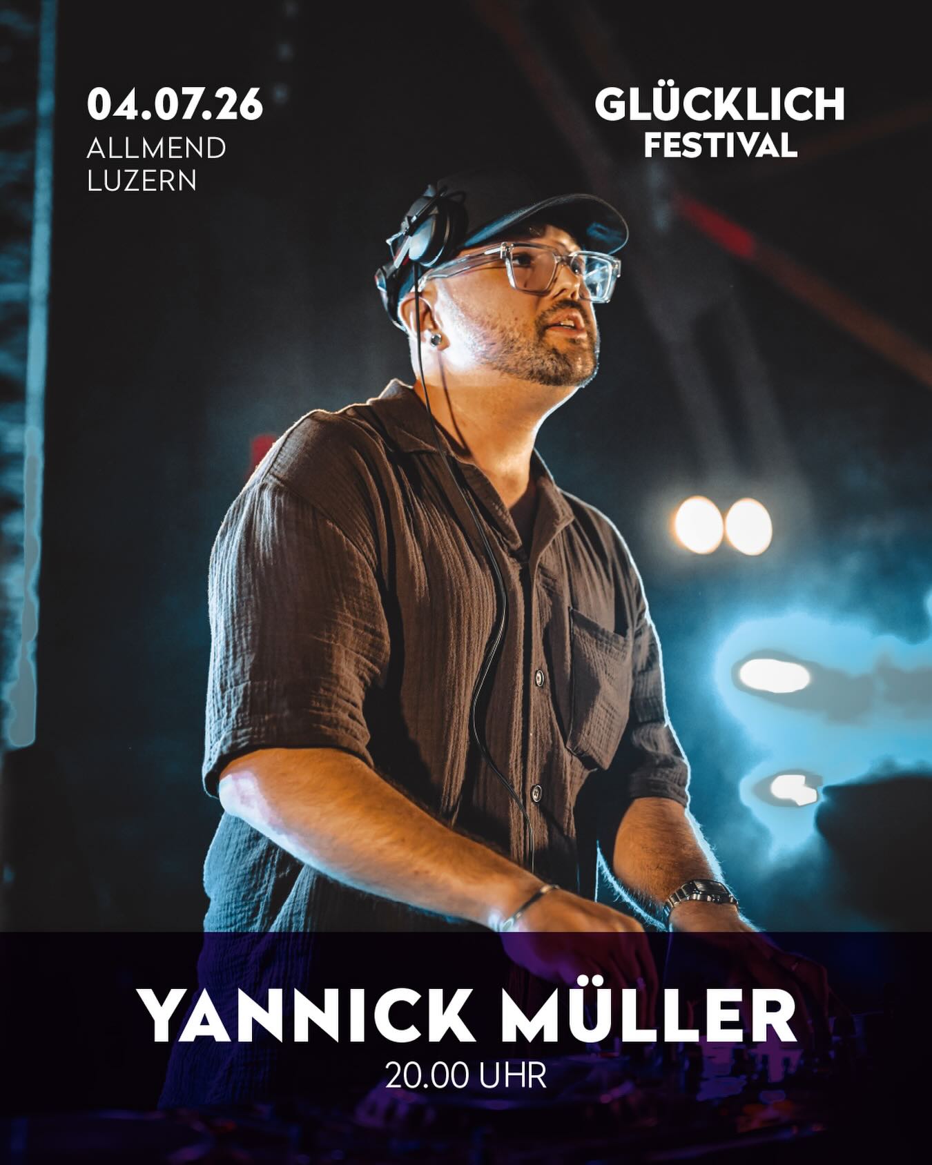 Den Abschluss wird Yannick Müller auf unsere DJ Stage machen 🎧✨
📅 4. Juli 2026
📍 Allmend Luzern
GRÖSSER. BESSER. GLÜCKLICHER! 💜💛🩷
👇 Seid ihr bereit für Glücklich?
#GluecklichFestival #YannickMueller #DJStage #LineUpDrop #Luzern FestivalSommer