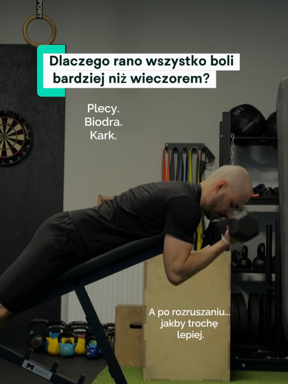 Rano wszystko „ciągnie”, a po kilku ruchach jest lepiej?
To nie przypadek.
Ciało nie lubi bezruchu.
Jeśli w ciągu dnia ma go za mało, rano daje o tym znać: sztywnością, napięciem, czasem bólem.
I nie — to nie musi być „taka kolej rzeczy”.
Często wystarczy więcej ruchu na co dzień, żeby poczuć różnicę.
Nie od razu intensywny trening.
Czasem zaczyna się od spaceru, kilku ćwiczeń, regularności.
W Stolicy Ruchu pracujemy dokładnie w ten sposób — od podstaw, spokojnie, ale konkretnie.
Trening medyczny, fizjoterapia i trening personalny pomagają odzyskać sprawność bez presji i bez bólu.
Jeśli budzisz się sztywn* i obolał* — to sygnał, nie norma. Napisz, by coś z tym zrobić.